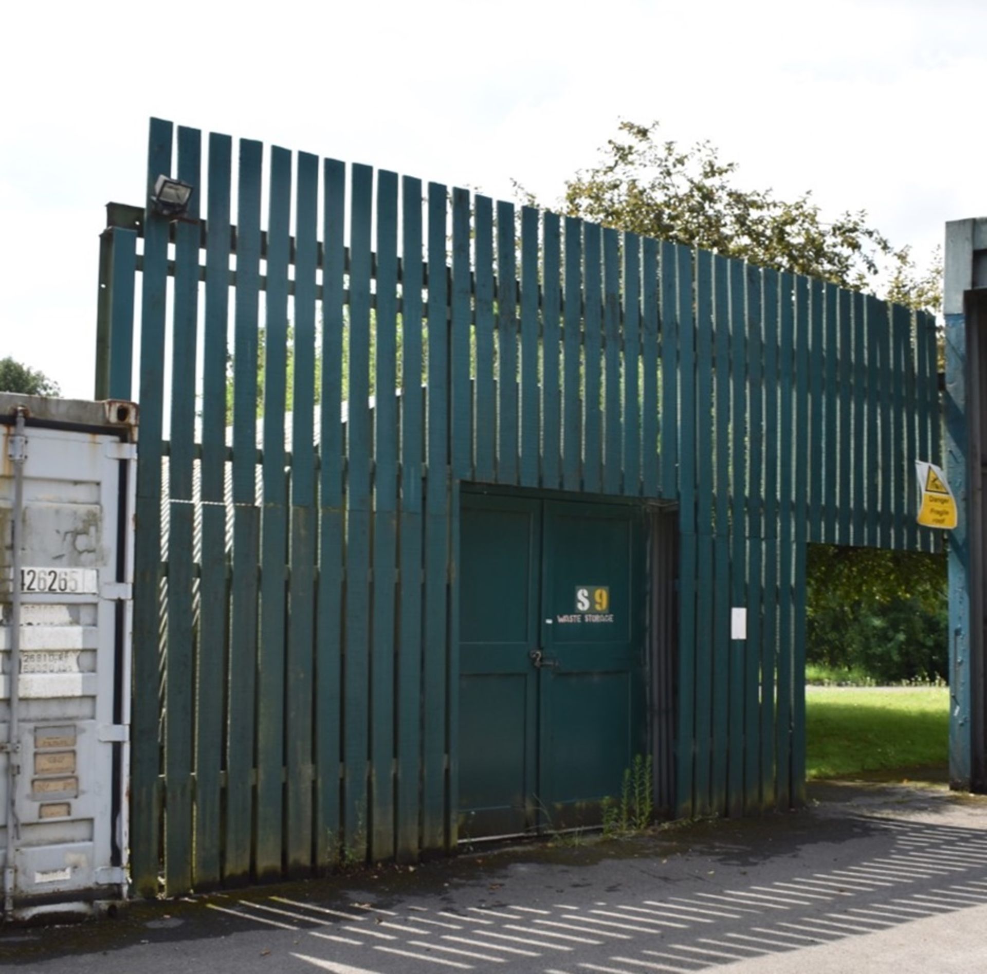 1 x Quonset Storage Building With Hinged Doors - Lightweight Steel Structure - H318 x L1110 x W500 - Image 9 of 9