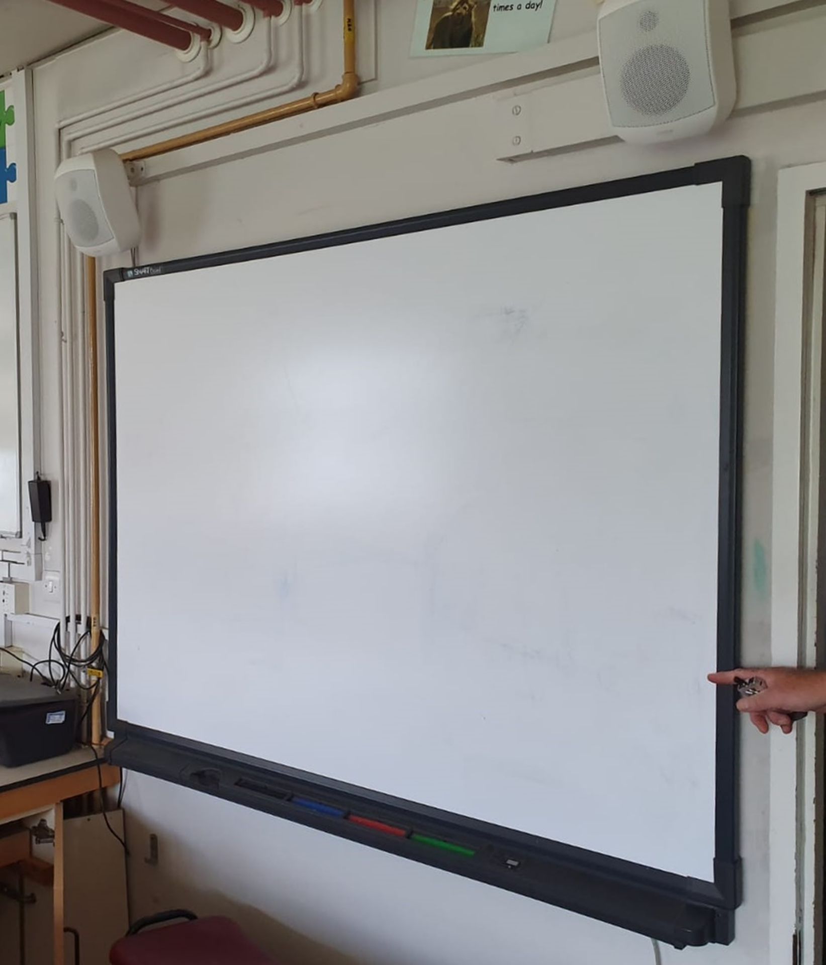 1 x Smart Interactive White Board With Speakers - Large Size - CL499 - Location: Borehamwood