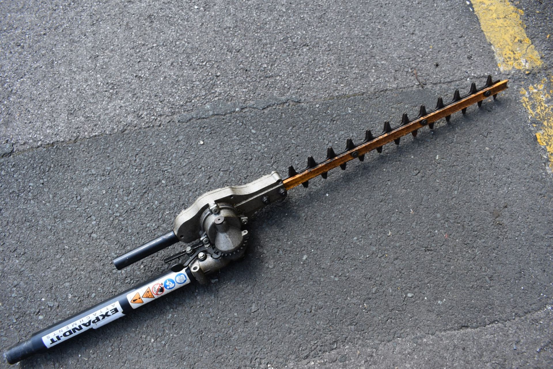 1 x Expand-It AHF04 Hedge Trimmer Attachment- Ref VM119 B2 - CL409 - Location: Wakefield WF16