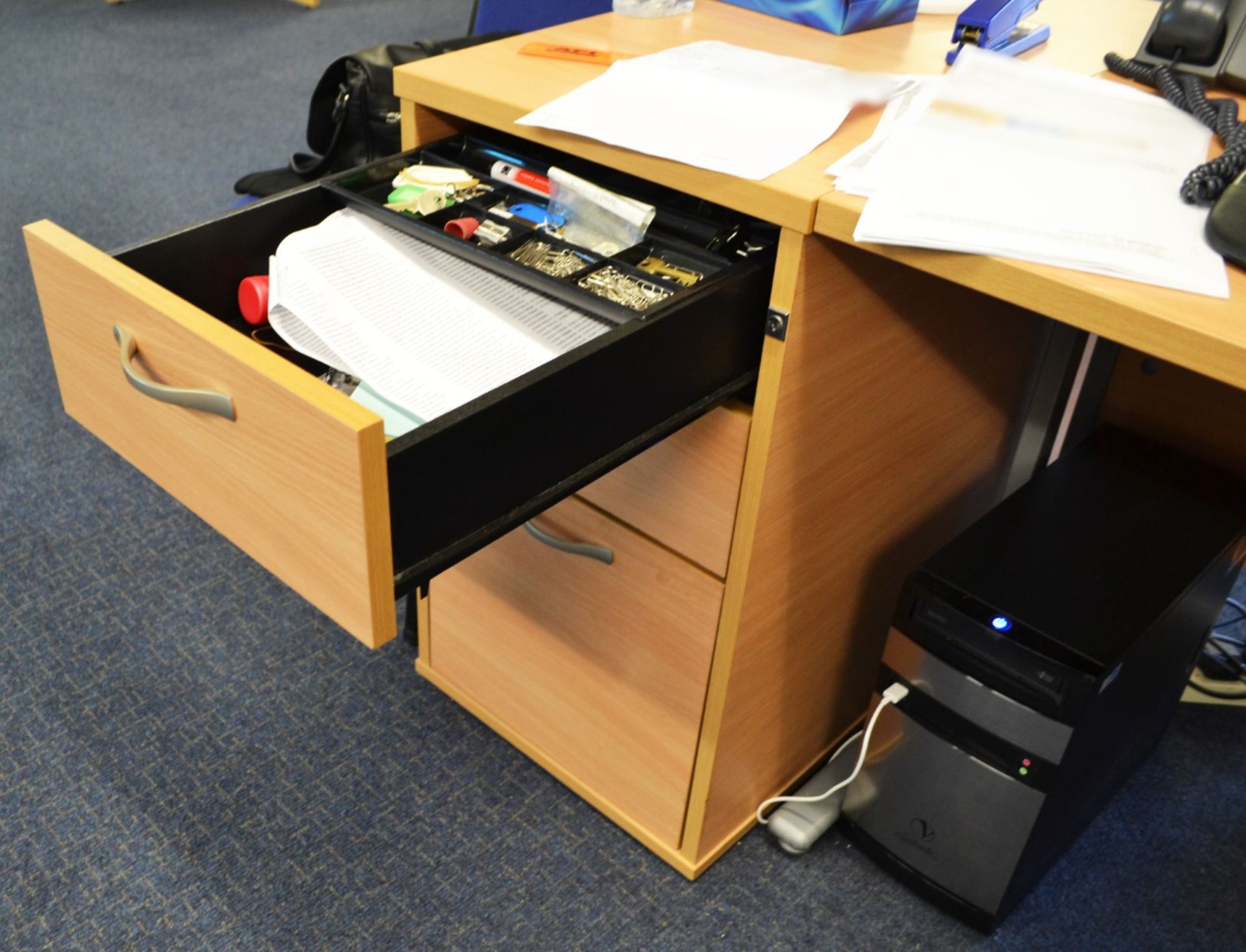 Beech Office Desk and 2 x Pedestals Set - Ref: VM509/Main Landing B1 - CL409 - Location: Wakefield - Image 4 of 9