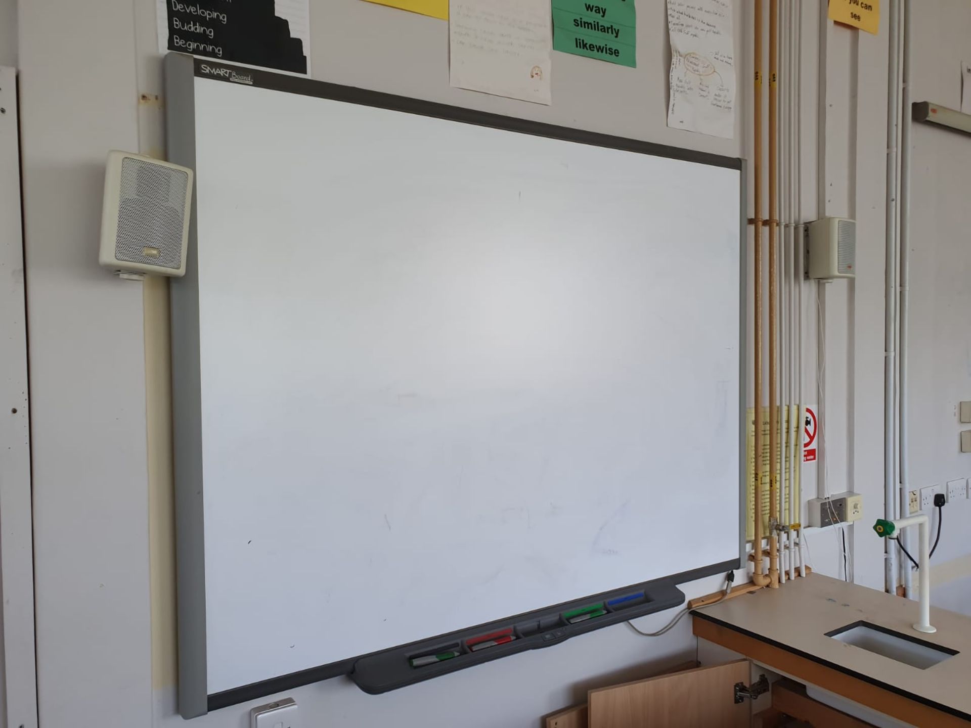1 x Smart Interactive White Board With Speakers - Large Size -CL499 - Location: Borehamwood