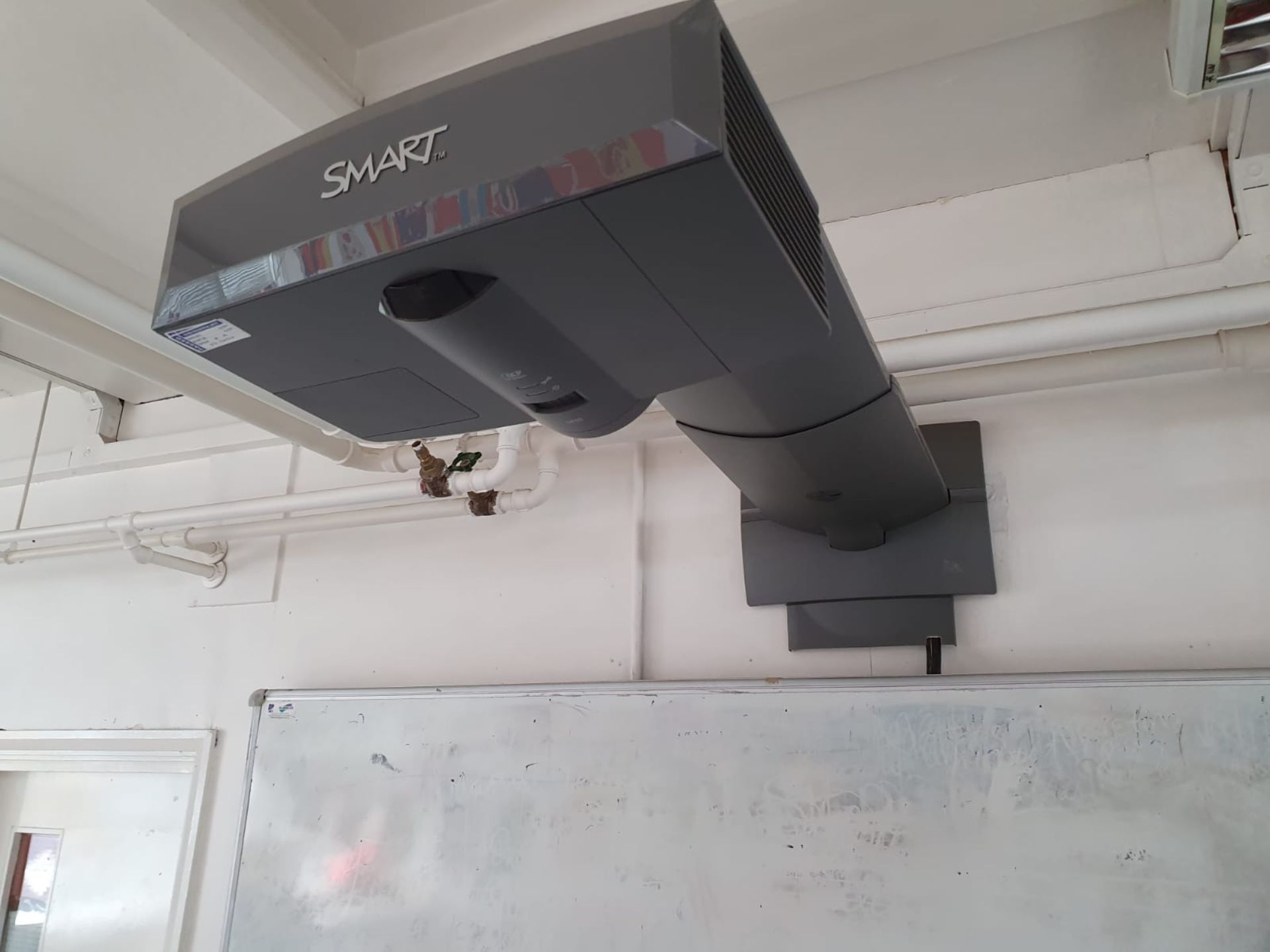 1 x Smart Interactive White Board With UF55 Projector and Speakers - Large Size -CL499 - Location: - Image 2 of 6