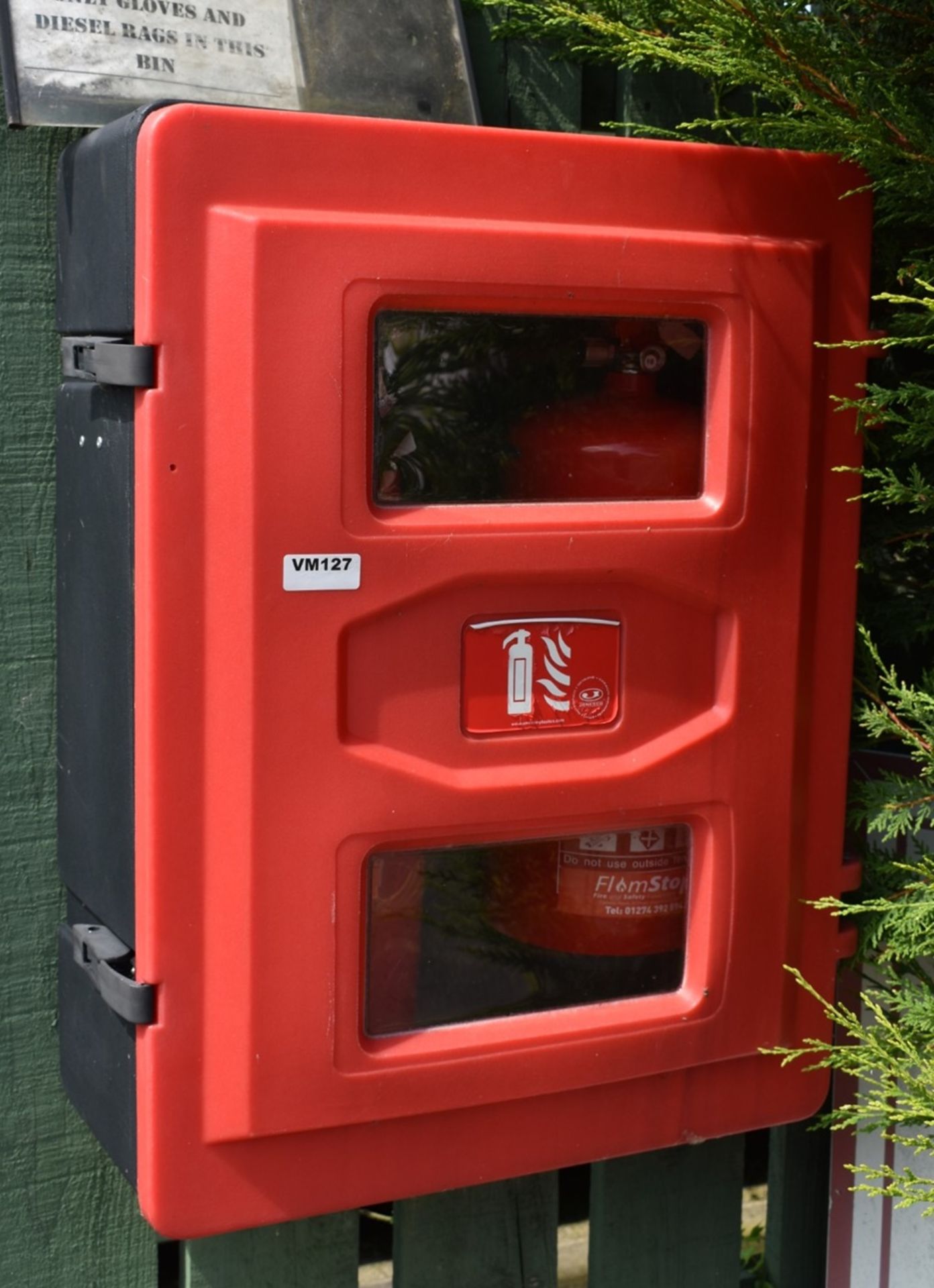 1 x Outdoor Fire Extinguisher Cabinet With Carbon Dioxide and Powder Fire Extinguishers - Ref