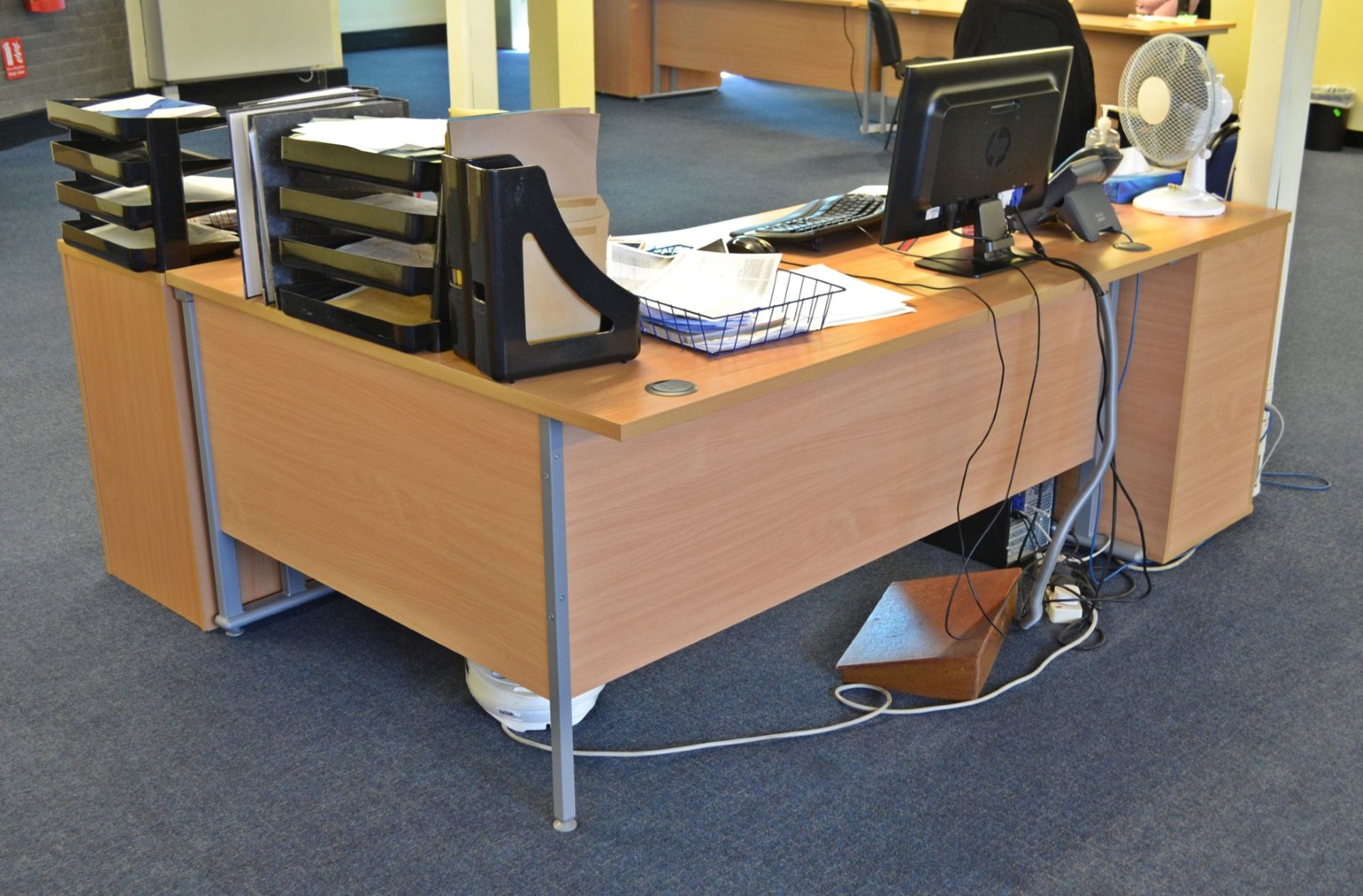 Beech Office Desk and 2 x Pedestals Set - Ref: VM509/Main Landing B1 - CL409 - Location: Wakefield - Image 8 of 9