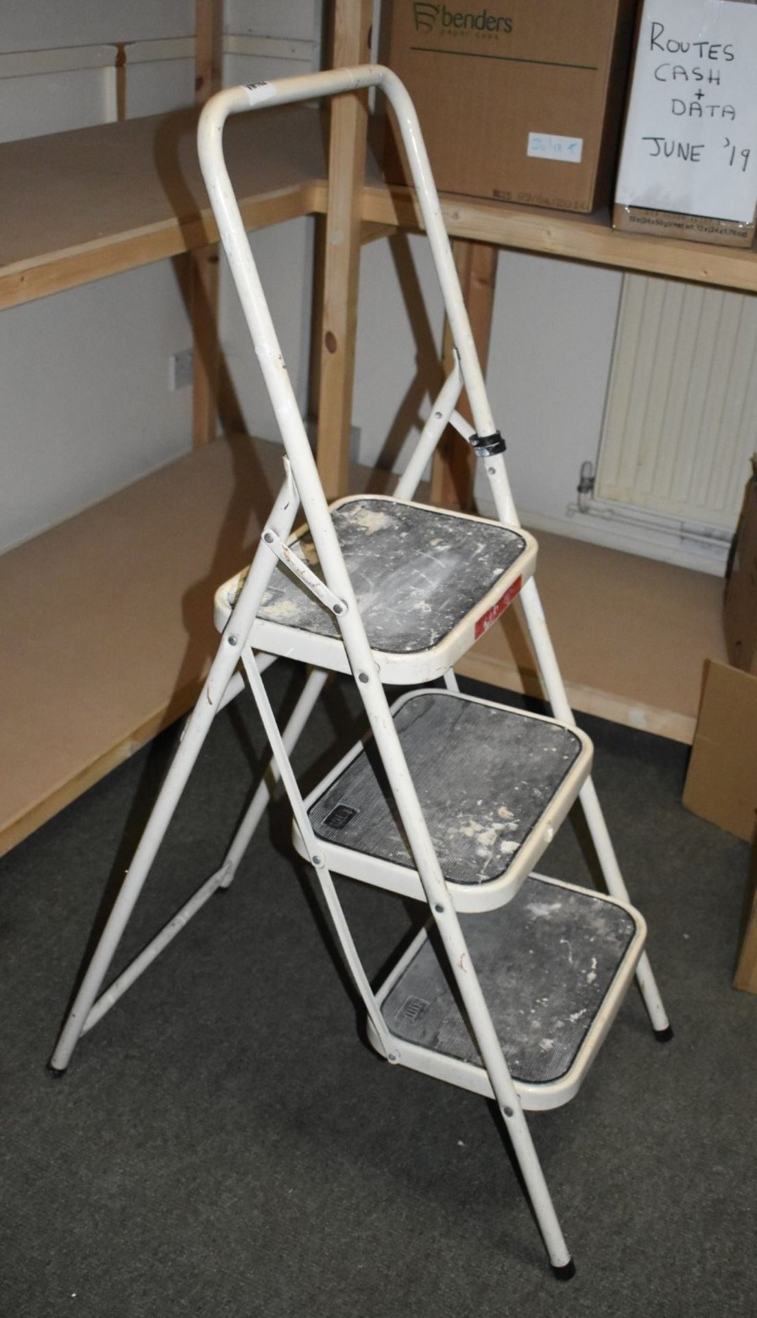 1 x Three Tread Step Ladders - Max Step Height 73 cms Ref VM162 B2 - CL409 - Location: Wakefield