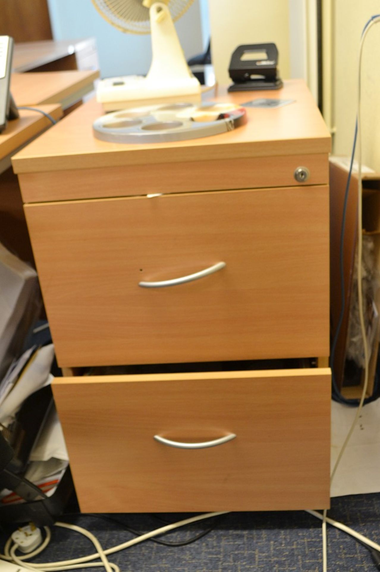 1 x Beech Office Desk And Pedestal - Ref: VM503 - CL409 - Location: Wakefield WF16 - Image 4 of 4