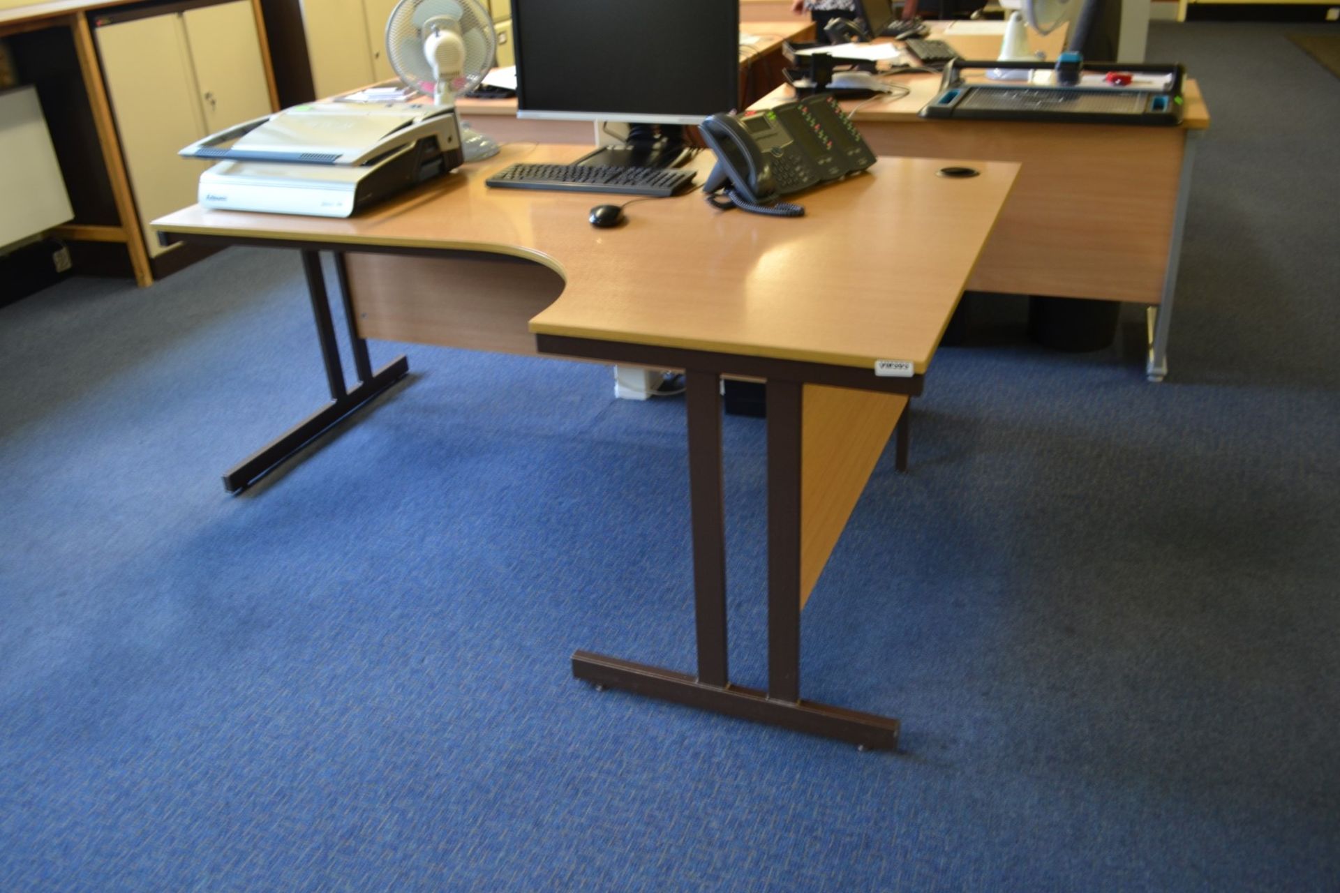 1 x Beech Office Desk - Ref: VM393 - CL409 - Location: Wakefield WF16