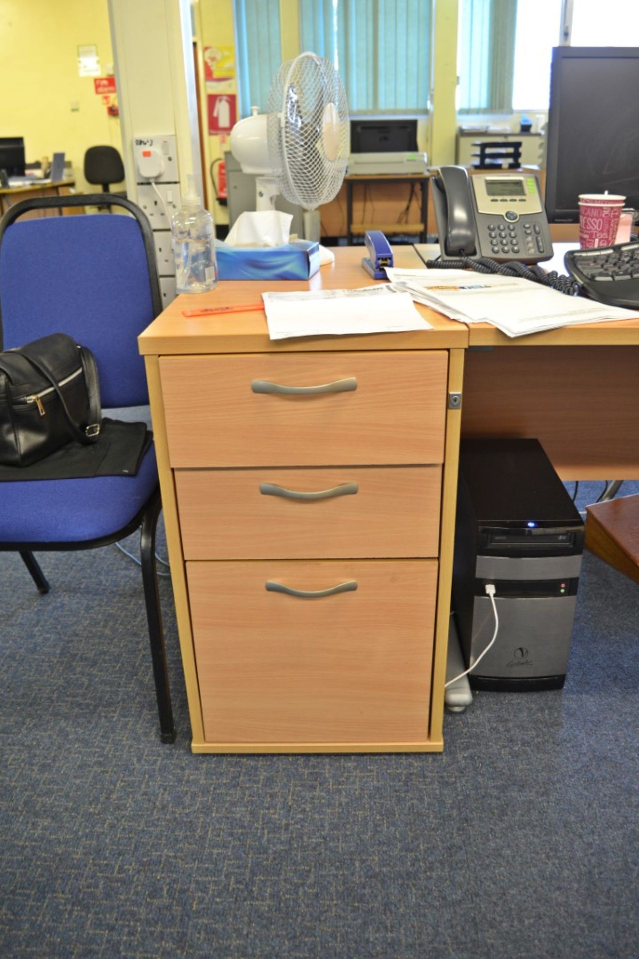 Beech Office Desk and 2 x Pedestals Set - Ref: VM509/Main Landing B1 - CL409 - Location: Wakefield - Image 3 of 9