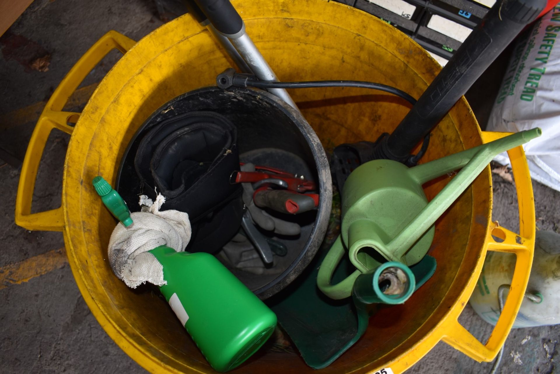 1 x Yellow Waste Bin With Selection of Gardening Tools and Air Pump - Ref VM105 B2 - CL409 - - Image 5 of 5