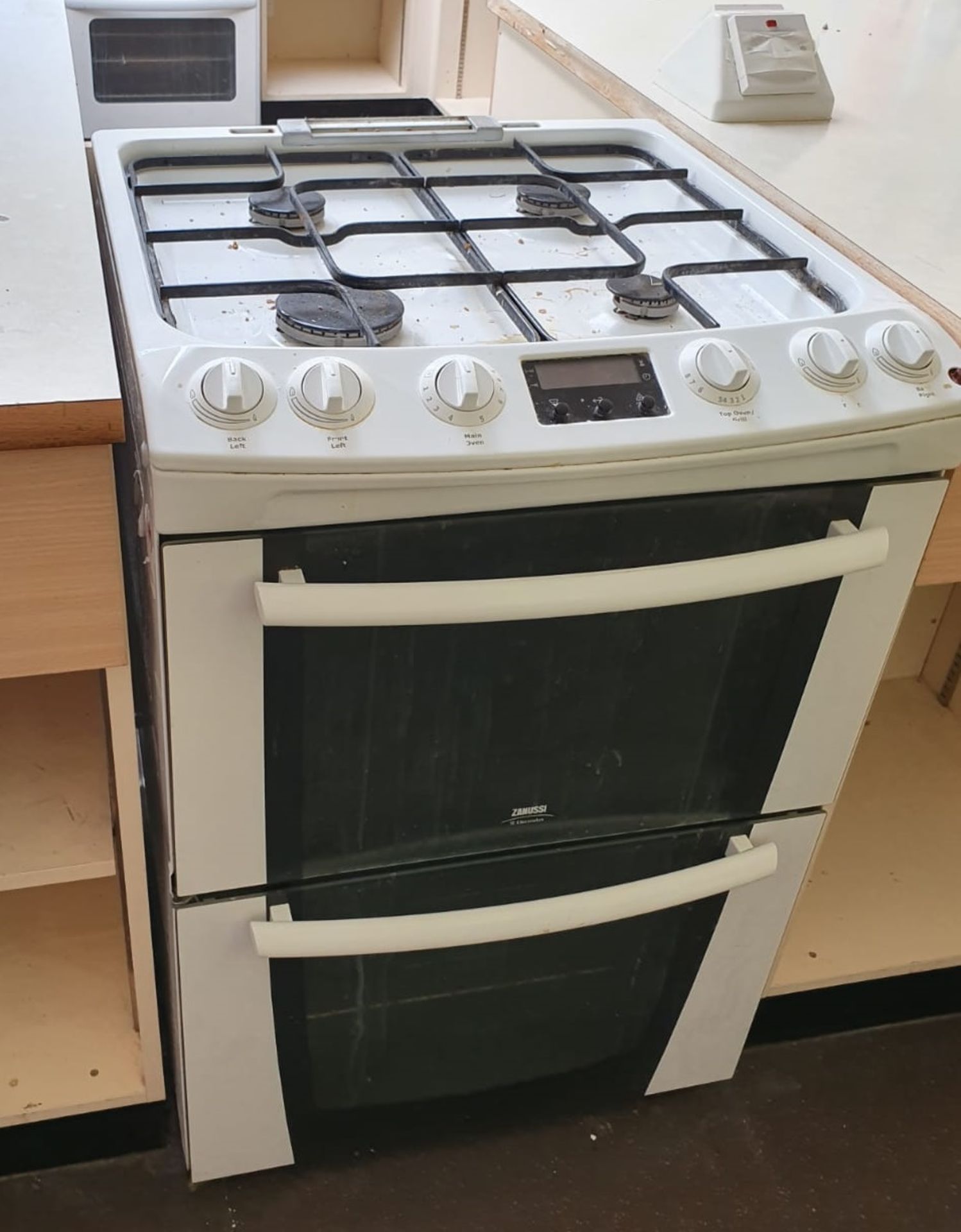 7 x Assorted Cookers By Hotpoint, Belling, Indesit etc - Previously Used For Educational - Image 5 of 7