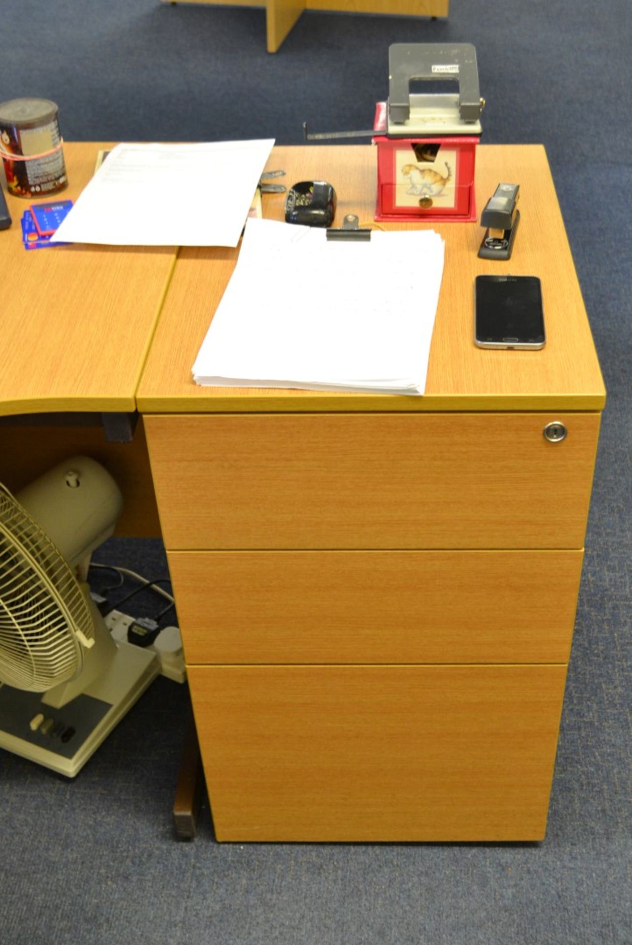 1 x Large Office Desk Set Finished In Beech - Ref: VM519, 521/Main Landing B1 - CL409 - Location: - Image 7 of 10