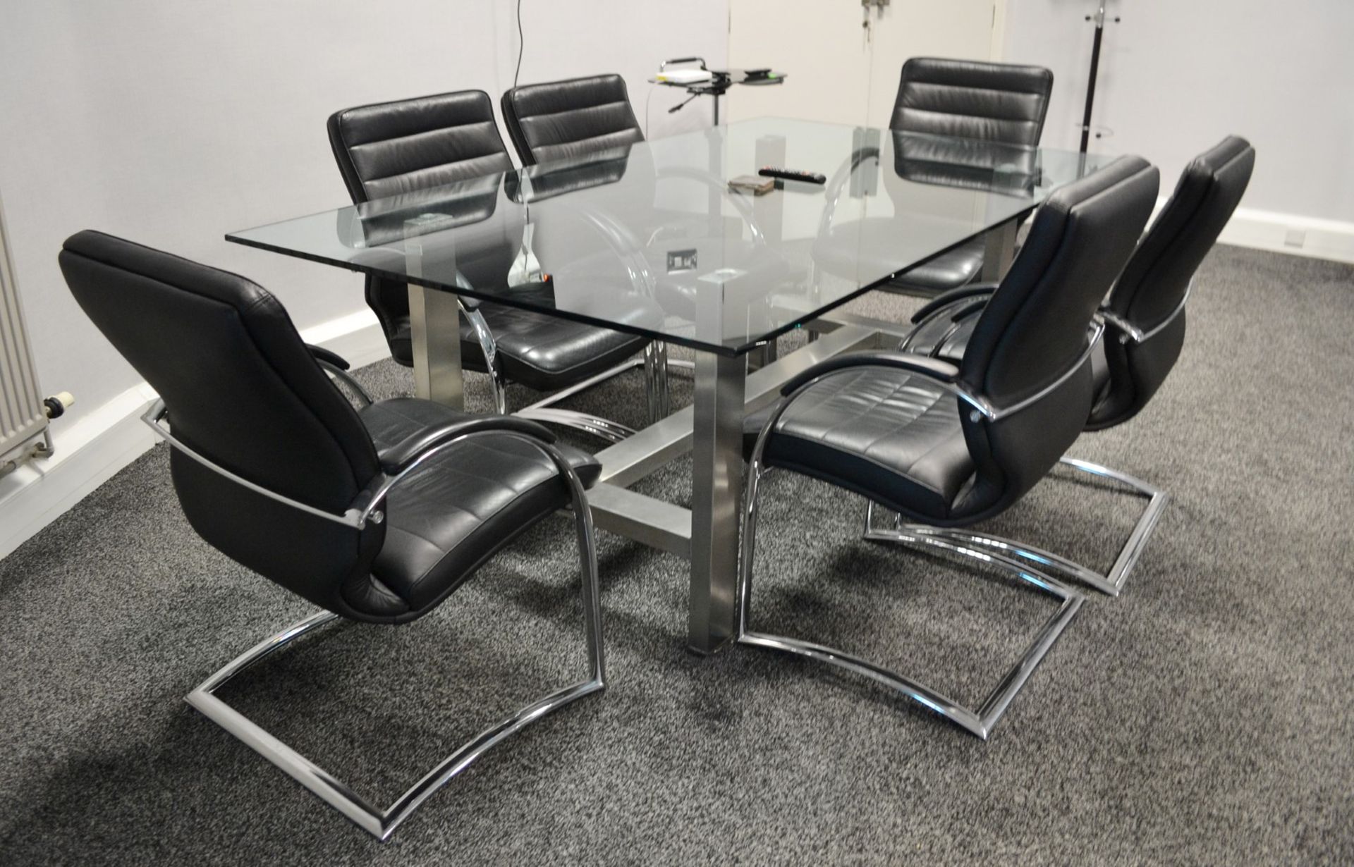 1 x Contemporary Glass Boardroom Table With 6 x Black Leather Directors Chairs - Ref: VM510/A2