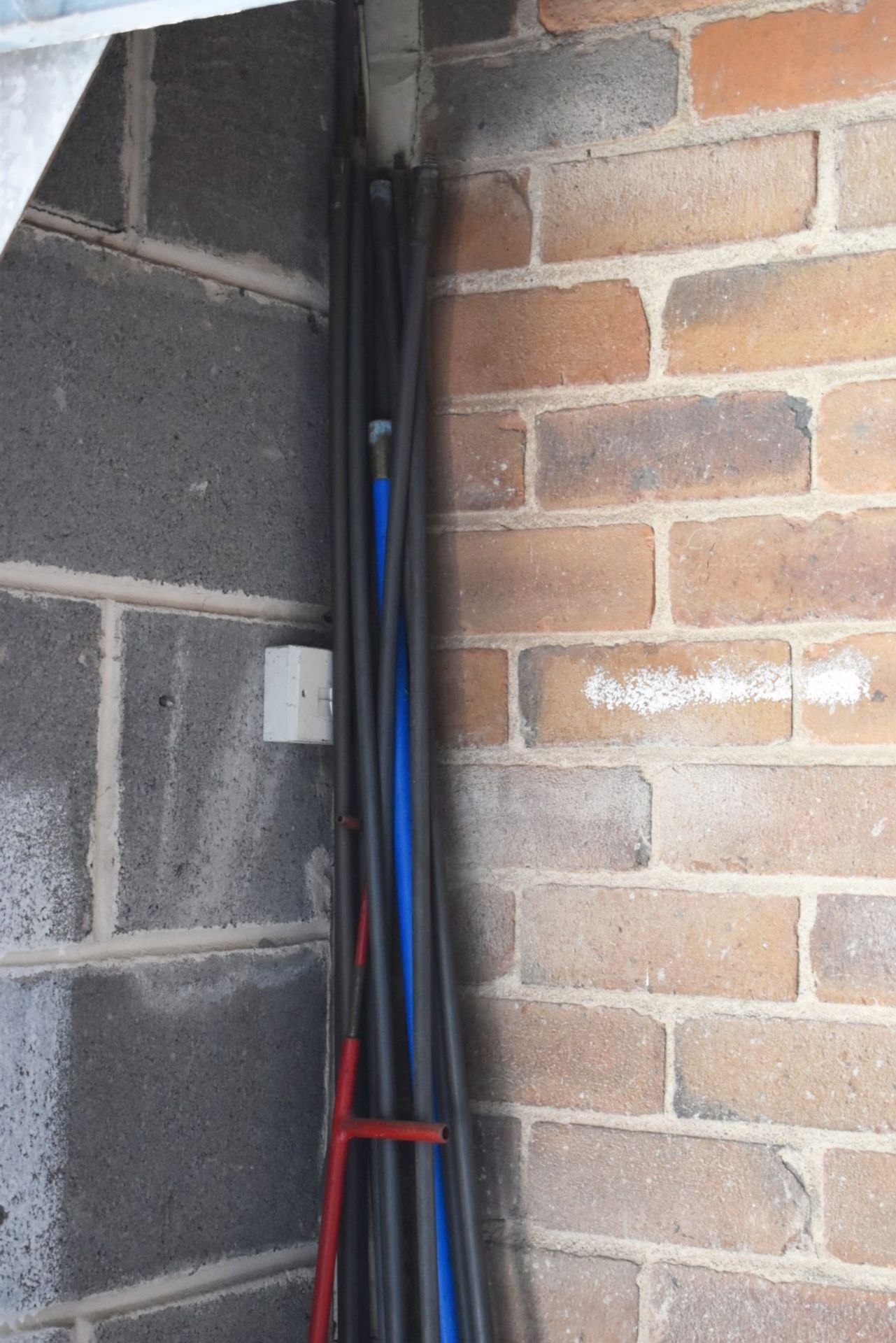 1 x Drain Rod With Approx 15 Lengths and Two Wet Floor Signs - Ref VM107 B2 - CL409 - Location: - Image 6 of 6