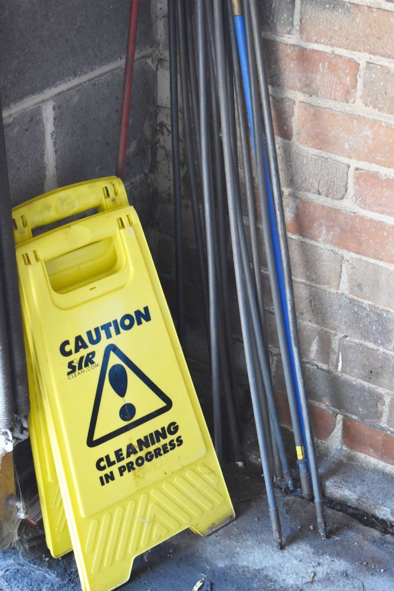 1 x Drain Rod With Approx 15 Lengths and Two Wet Floor Signs - Ref VM107 B2 - CL409 - Location: - Image 3 of 6