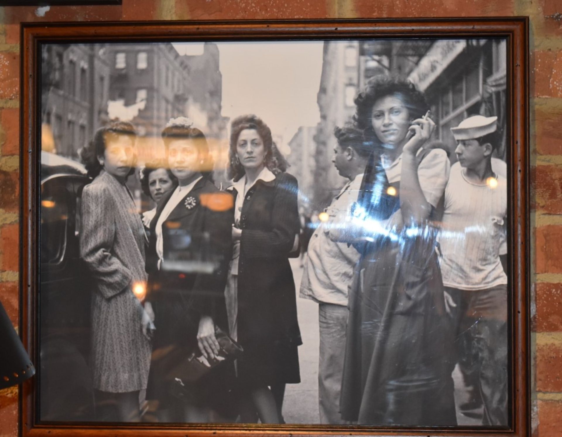 1 x Framed Picture Depicting Women Stood on New York Street - Size 56 x 65 cms - From Italian - Image 3 of 4