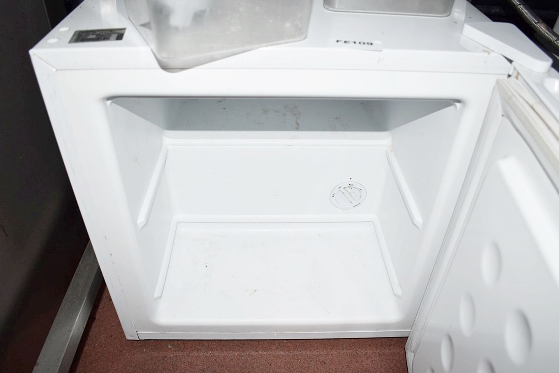 1 x LEC Mini White Fridge - Ref FE109 BB - CL499 - Location: London EN1 - Image 2 of 2