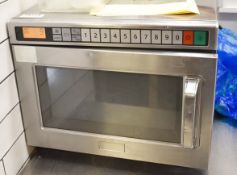 1 x Panasonic Commercial Microwave Oven With Stainless Steel Finish - Ref FE119 - CL499 -