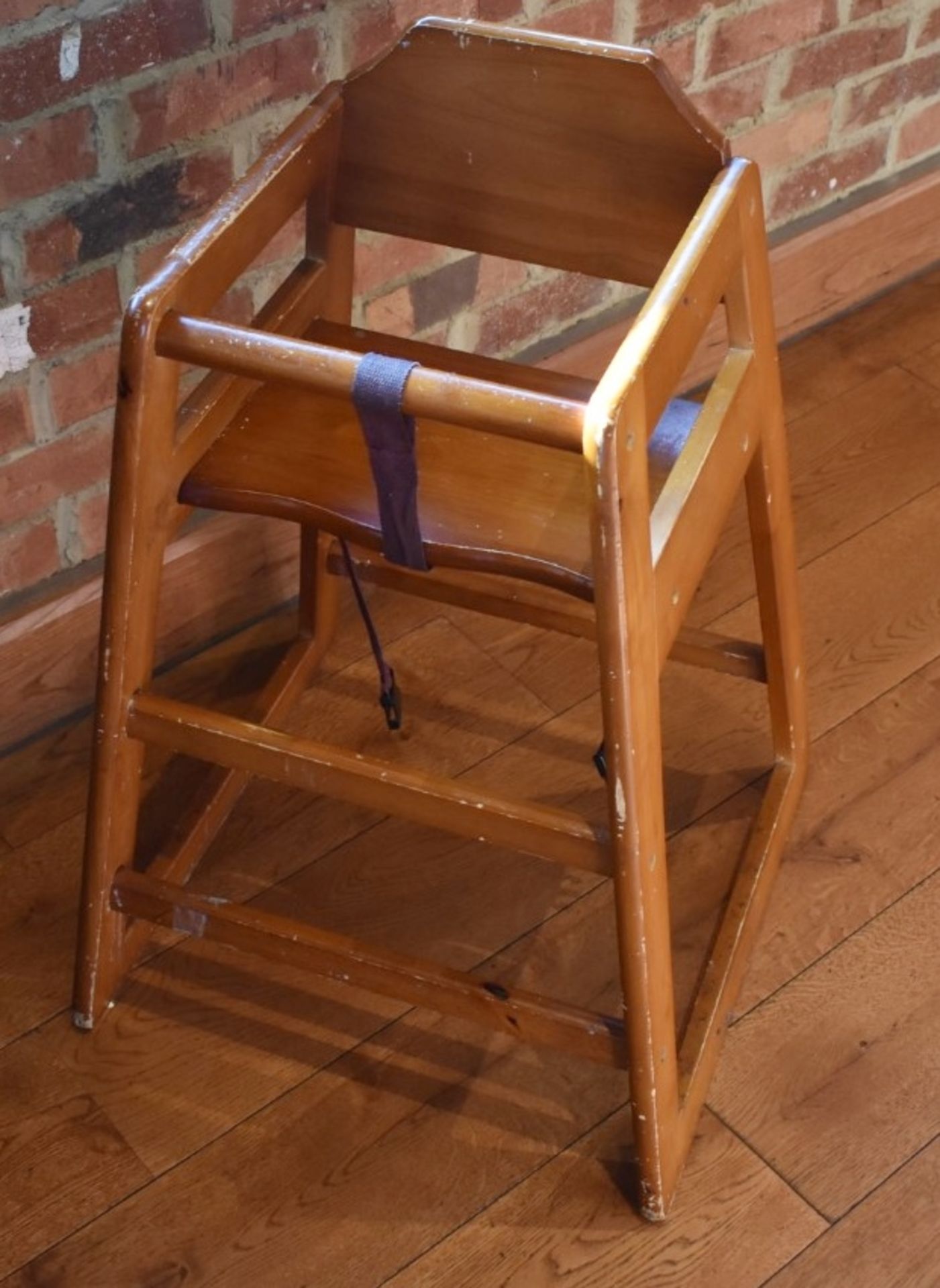 4 x Wooden Restaurant Children's High Chairs - CL499 - Location: London EN1 - Image 4 of 4