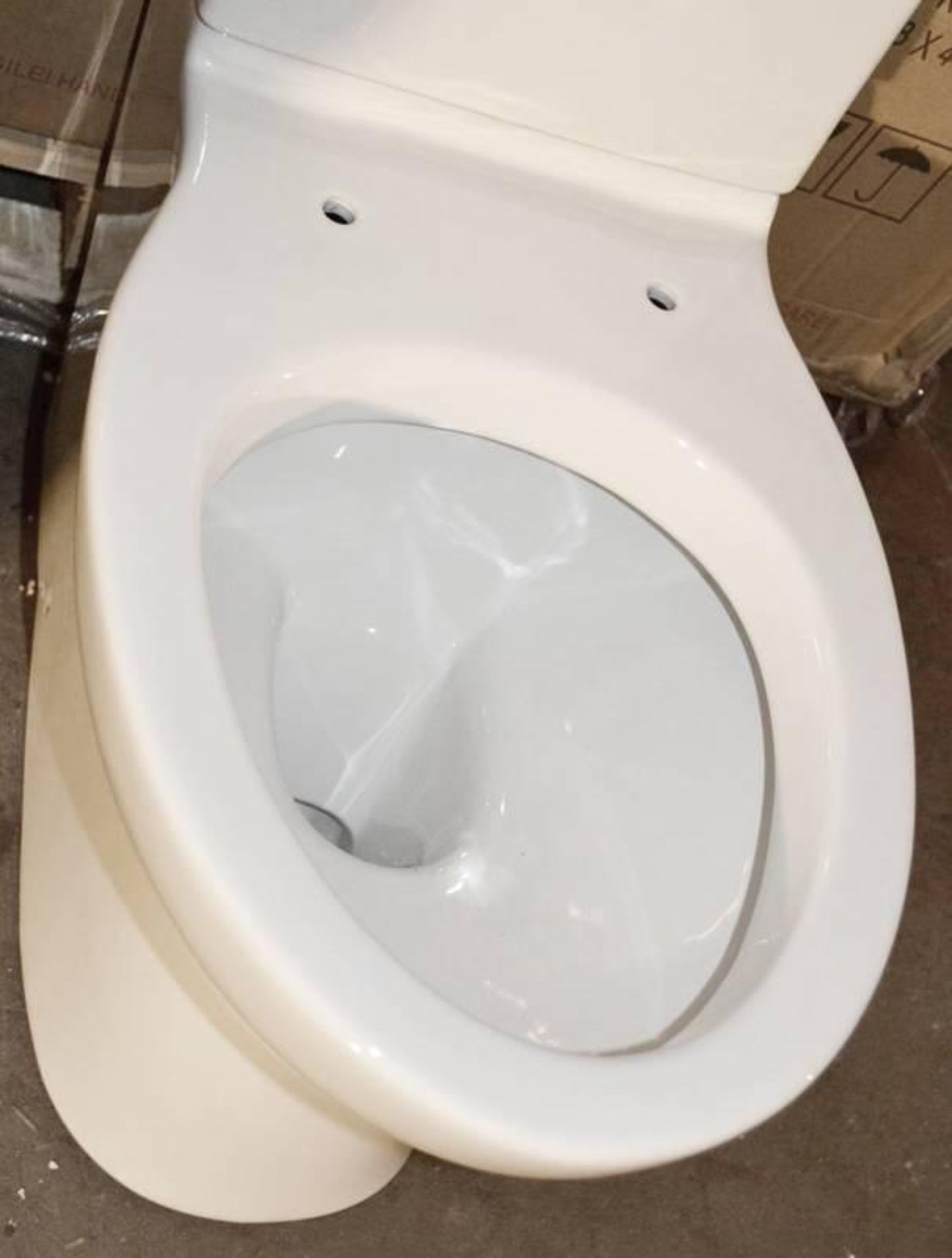 1 x Close Coupled Toilet Pan With Soft Close Toilet Seat And Cistern (Inc. Fittings) - Brand New Box - Image 7 of 11