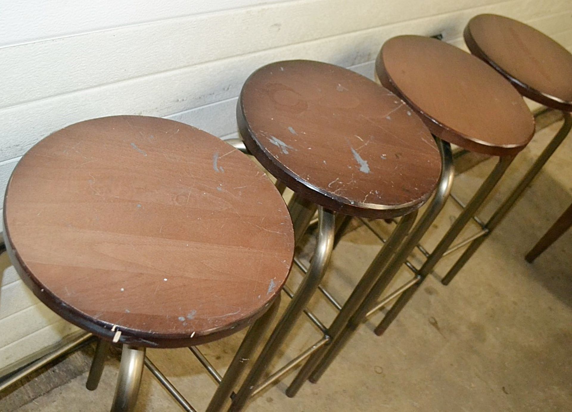5 x Industrial-Style Tall Commercial Bar Stools With Round Wooden Tops - Dimensions: Height: 81cm, - Image 2 of 4