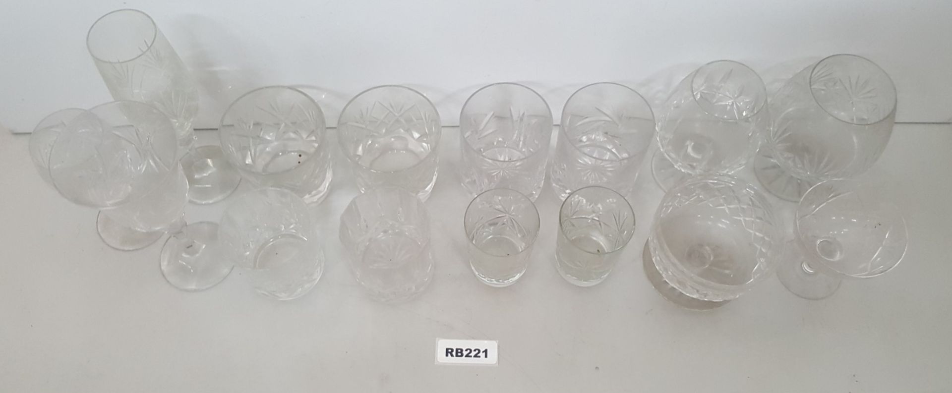 15 x Vintage Cut Glass Drinking Glasses - Ref RB221 I - Image 3 of 5