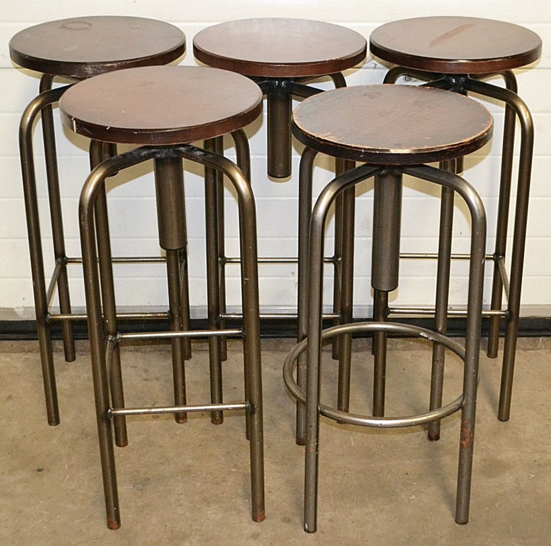 5 x Industrial-Style Tall Commercial Bar Stools With Round Wooden Tops - Dimensions: Height: 81cm,