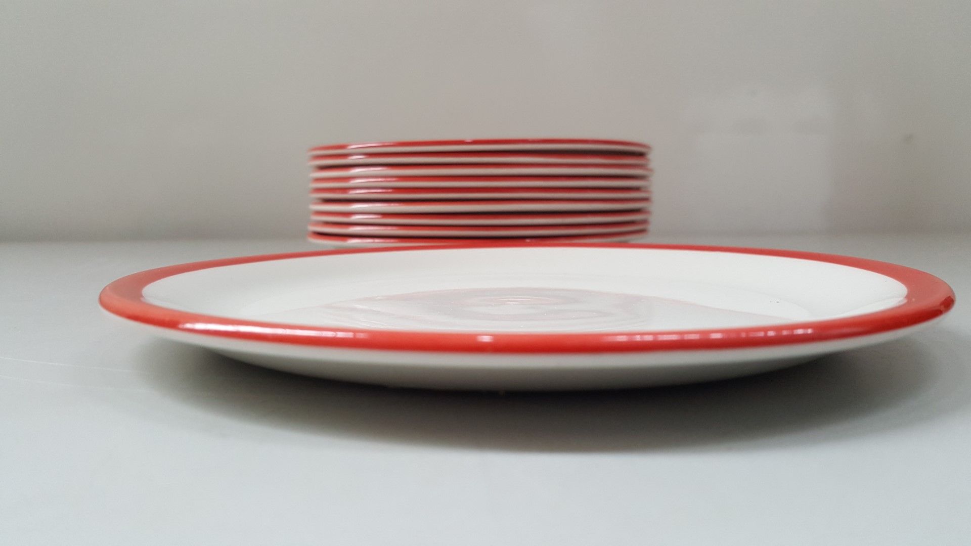 10 x Steelite Coupe Plates White With Red Outline Egde 20CM - Ref CQ282 - Bild 2 aus 4