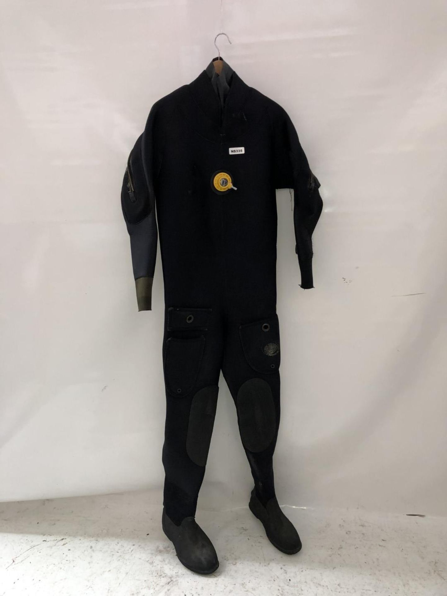 1 x Full Black/Navy Scuba Wetsuit - Ref: NS335 - CL349 - Altrincham WA14