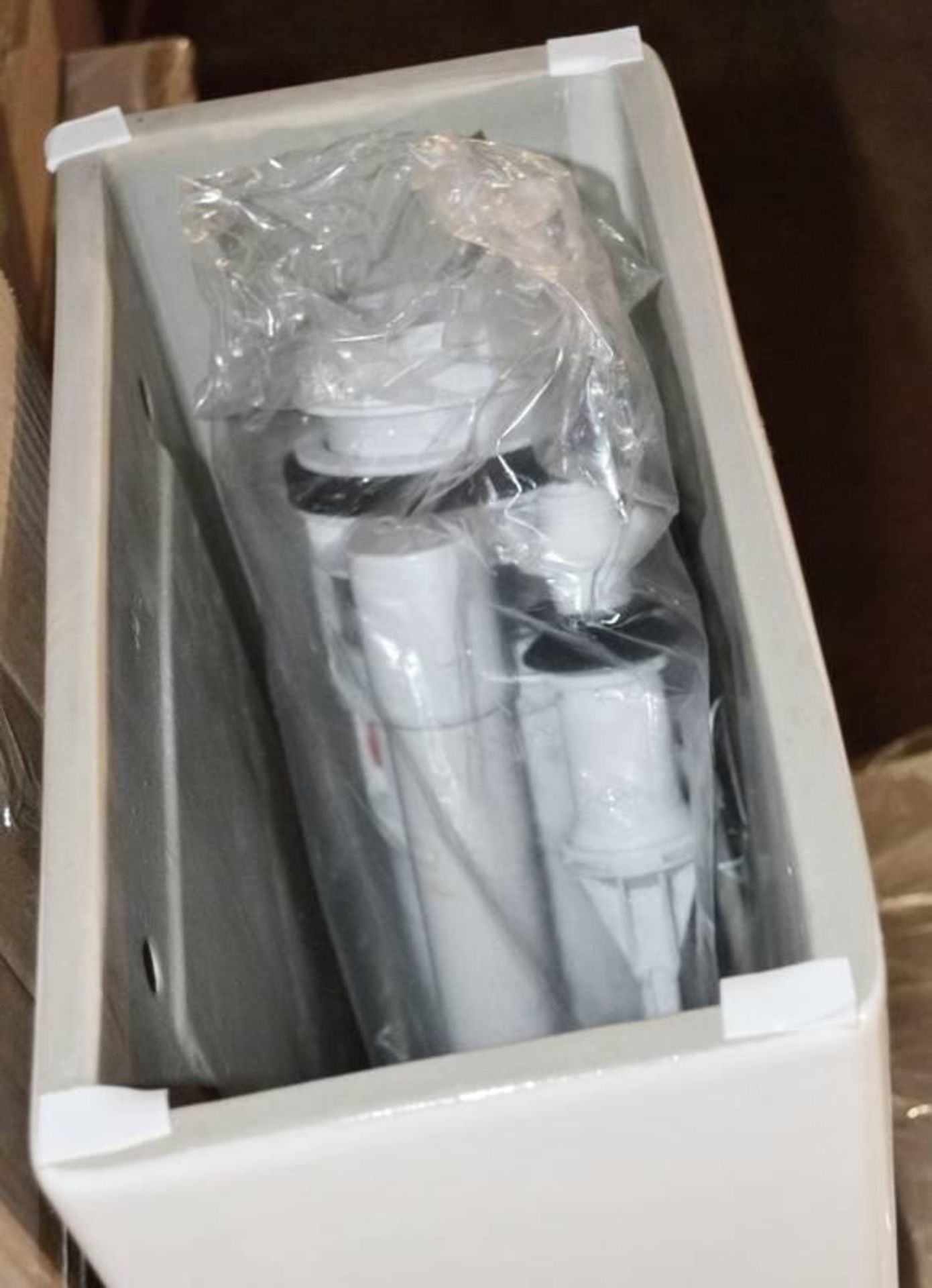 1 x Close Coupled Toilet Pan With Soft Close Toilet Seat And Cistern (Inc. Fittings) - Brand New Box - Image 9 of 11