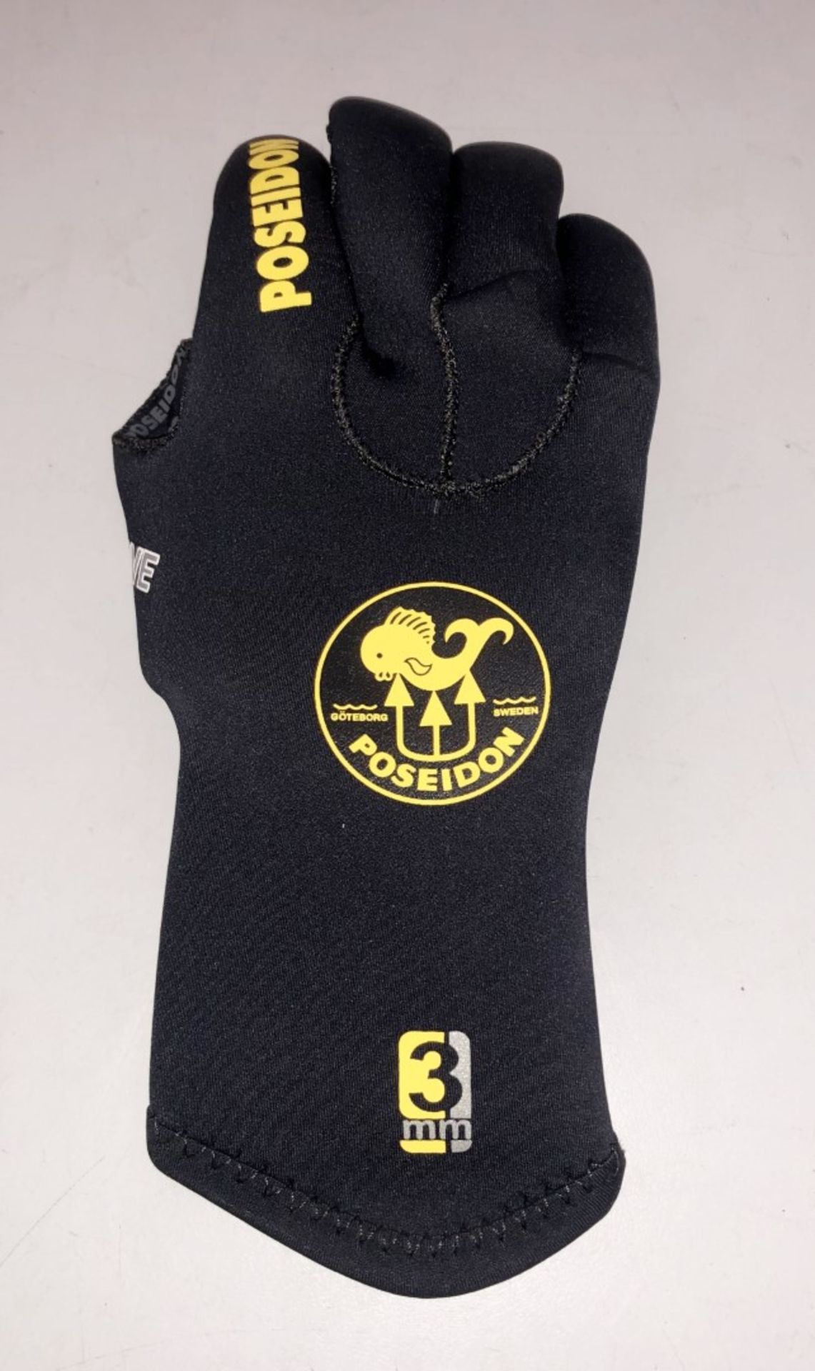 6 Pairs Of New Scuba Gloves - CL349 - Altrincham WA14 - Image 8 of 25