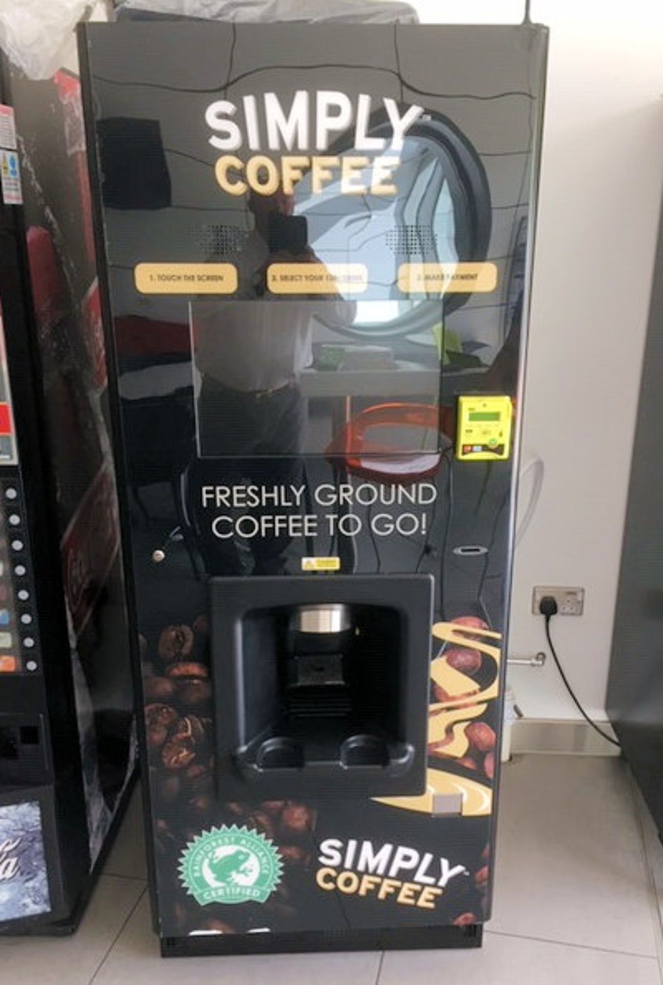 1 x Sigma Touch Touchscreen Coffee Vending Machine with MEI CF7000 Change Manager - CL393 - Ref: SG - Image 6 of 7