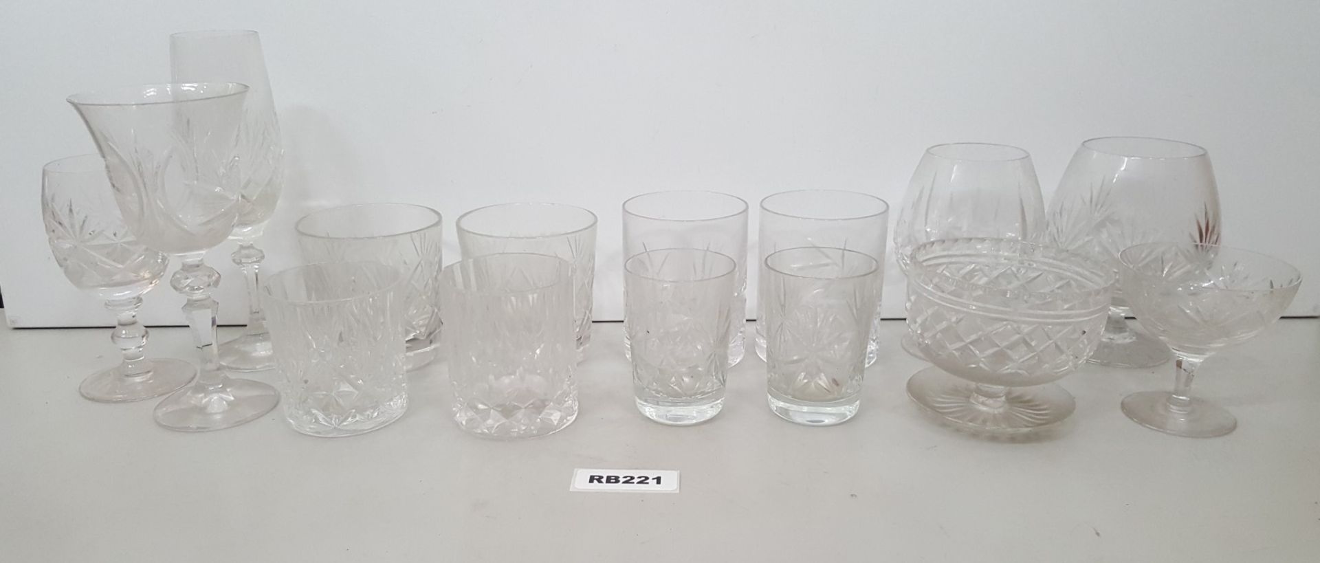 15 x Vintage Cut Glass Drinking Glasses - Ref RB221 I - Image 4 of 5