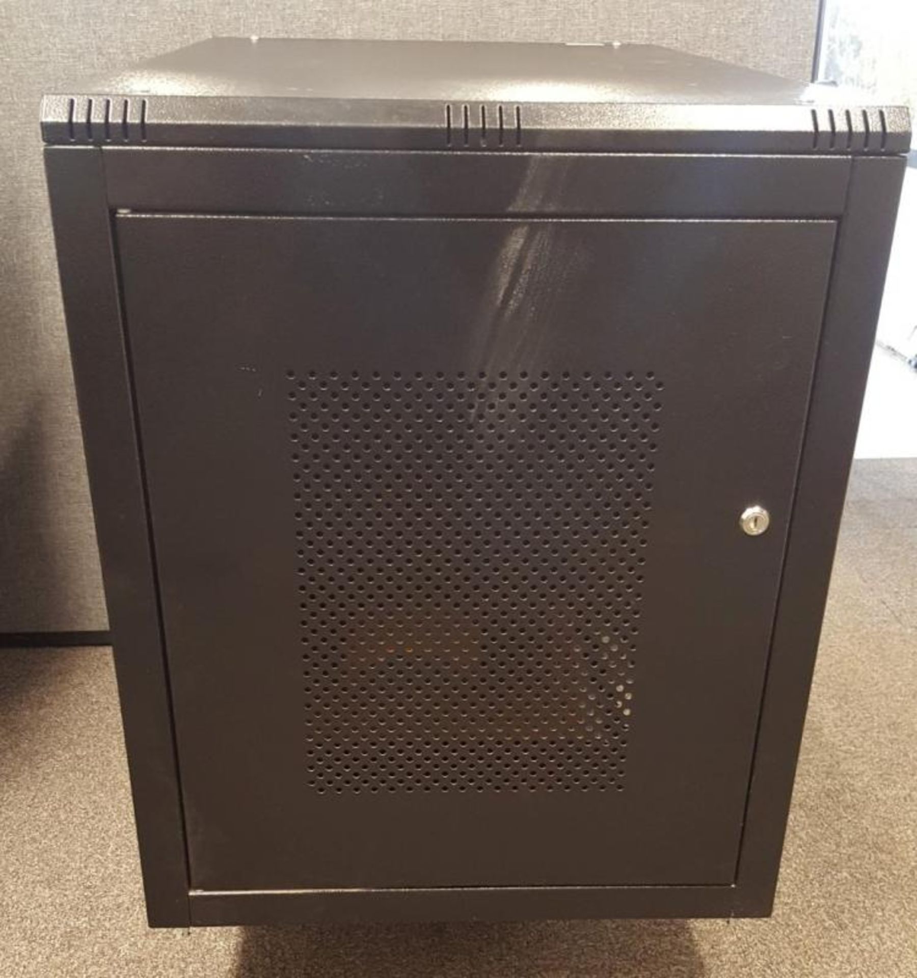 1 x Free Standing Server Cabinet (H72/L100/W60) - Ref CQ213 - CL375 - Location: Altrincham WA14 &lt; - Bild 7 aus 7