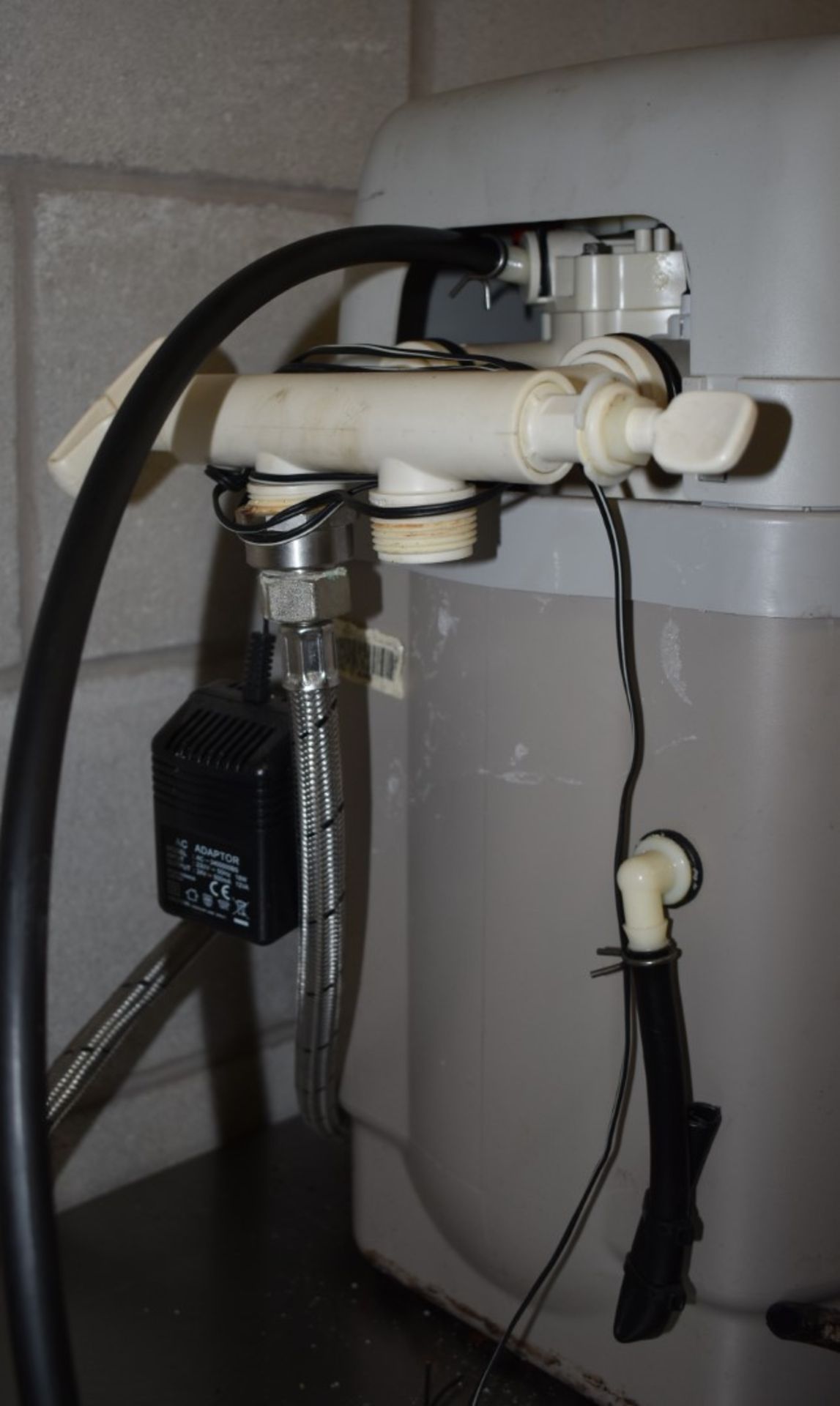 1 x Tap Works Water Softener - Ecowater Systems for LaCimbali, Faema and Casadio - CL390 - Location: - Image 2 of 3