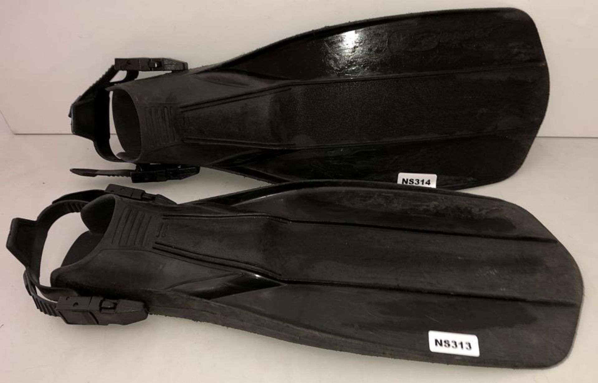 5 x Pairs Of Various Diving Fins - Ref: NS305, NS306, NS307, NS308, NS309, NS310, NS311, NS312, NS31 - Image 11 of 15