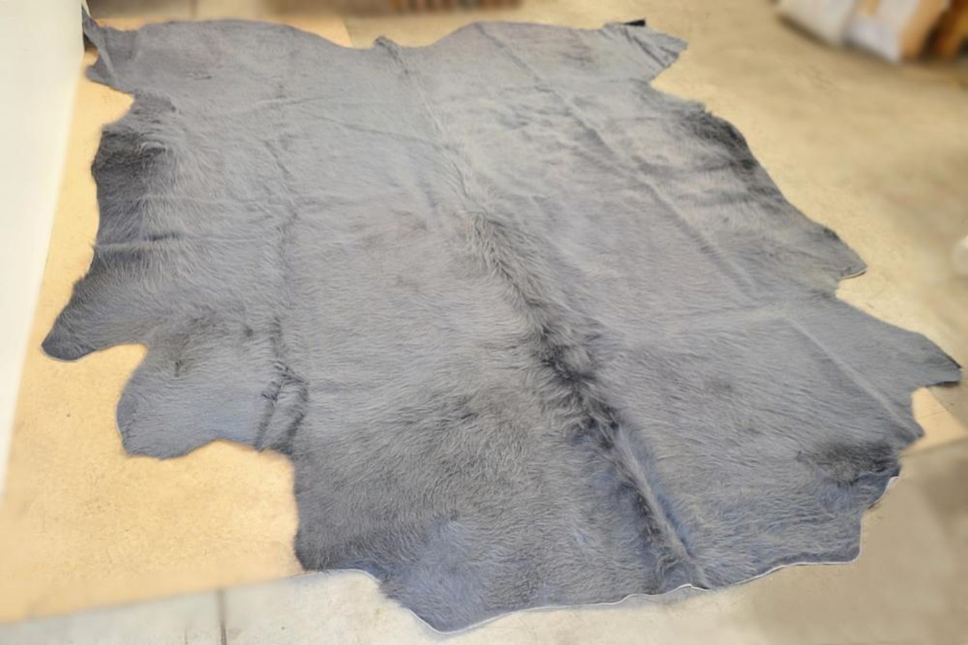 1 x LIGNE ROSET 'Margueritte' 100% Tanned Cowhide Rug With A Blue / Grey Finish - Dimensions (approx - Image 3 of 8