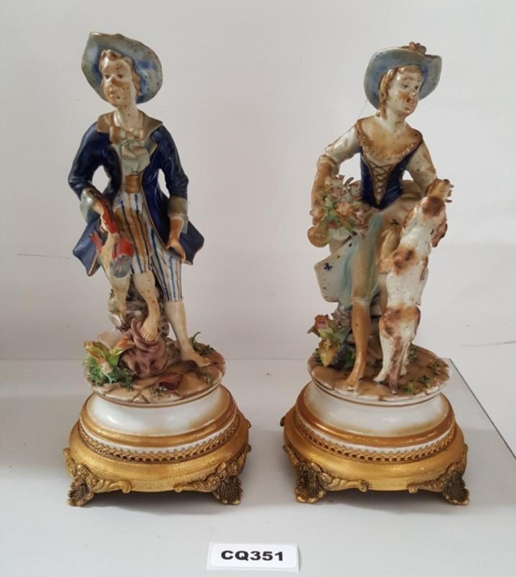 1 x A Pair Of Capodimonte Porcelain Figurines Of A Man & Women - Ref CQ351 E - Dimensions:H27/L11cm