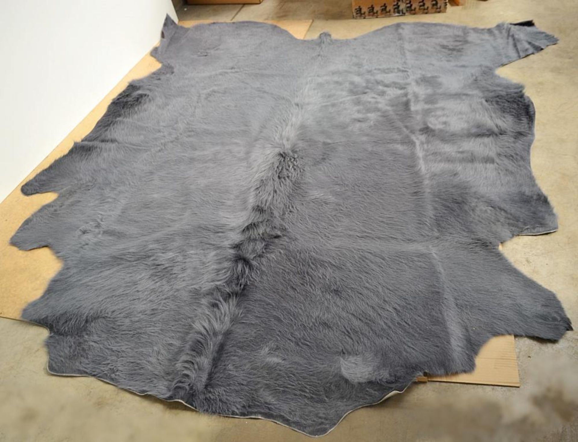 1 x LIGNE ROSET 'Margueritte' 100% Tanned Cowhide Rug With A Blue / Grey Finish - Dimensions (approx - Image 2 of 8