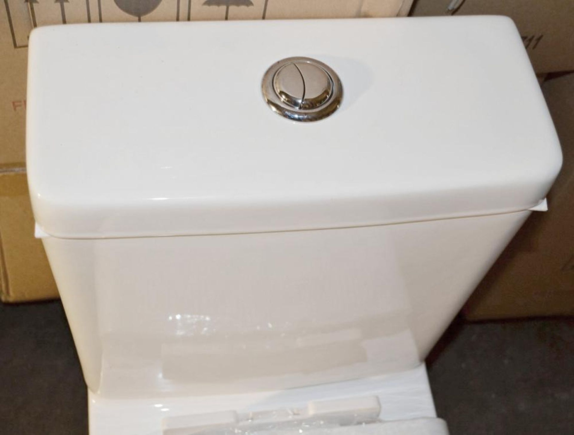 1 x Close Coupled Toilet Pan With Soft Close Toilet Seat And Cistern (Inc. Fittings) - Brand New Box - Image 3 of 10