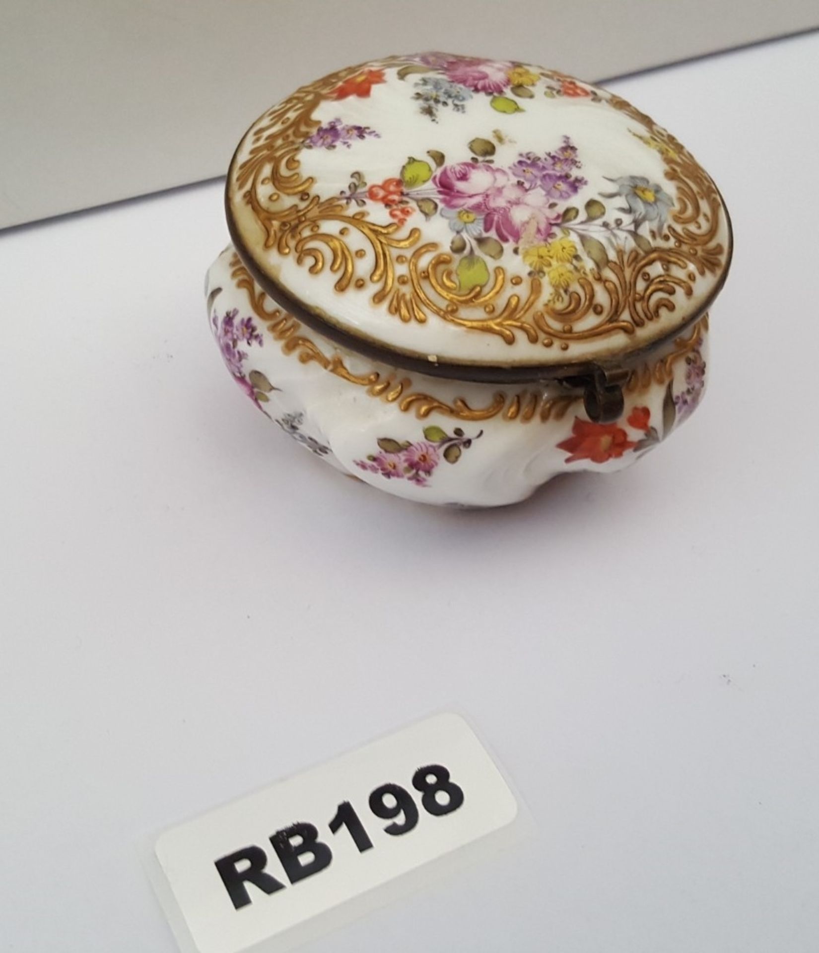 1 x VINTAGE FLOWER DESIGN PORCELAIN JEWELLERY POT - Ref RB198 I