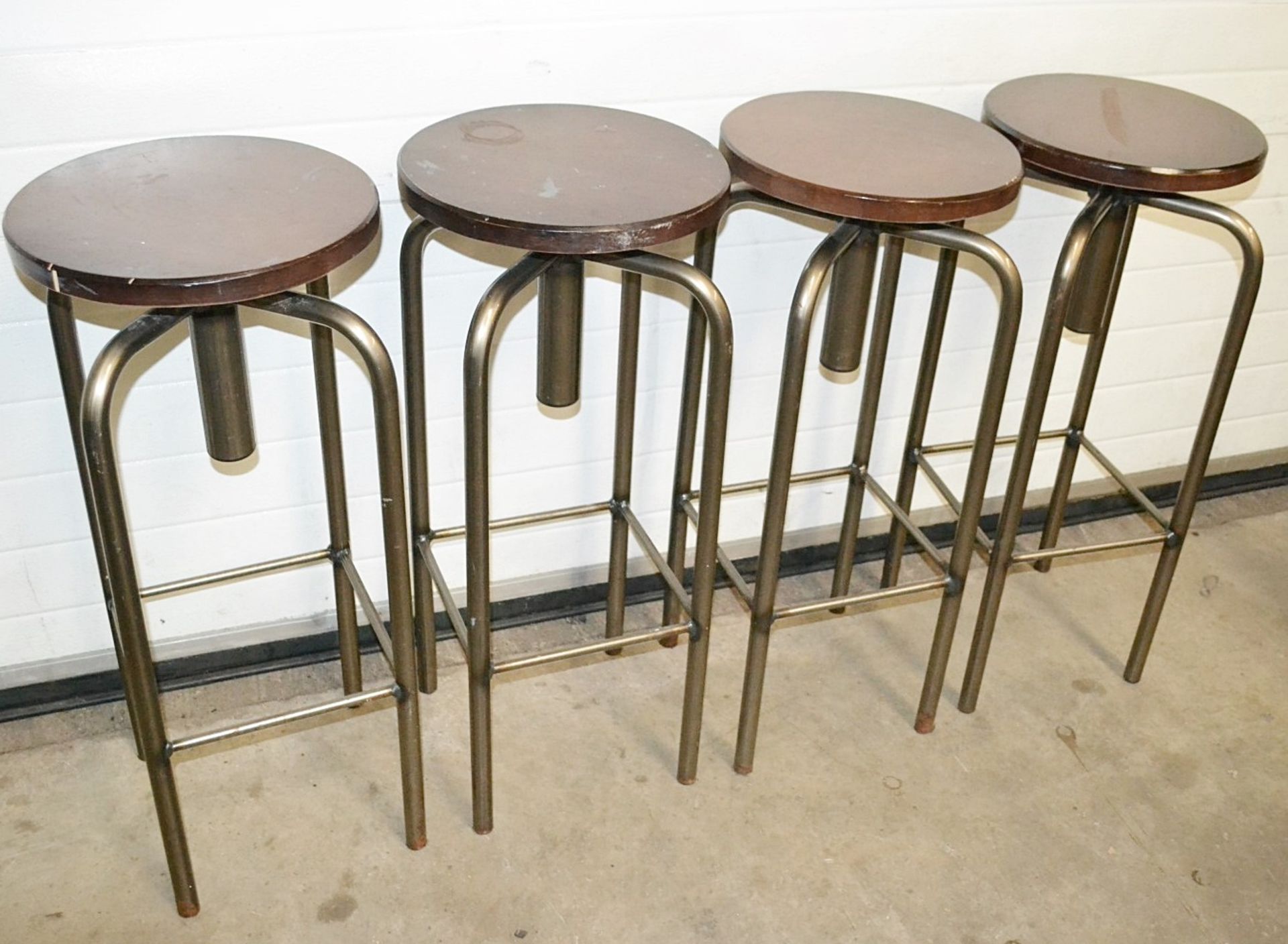5 x Industrial-Style Tall Commercial Bar Stools With Round Wooden Tops - Dimensions: Height: 81cm, - Image 4 of 4