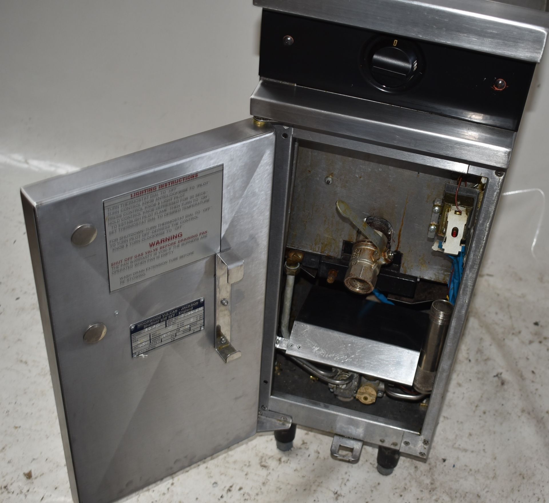 1 x Moorwood Vulcan Freestanding Deep Fat Fryer Commercial Single Fryer - Model 30F-D - Natural - Image 7 of 9