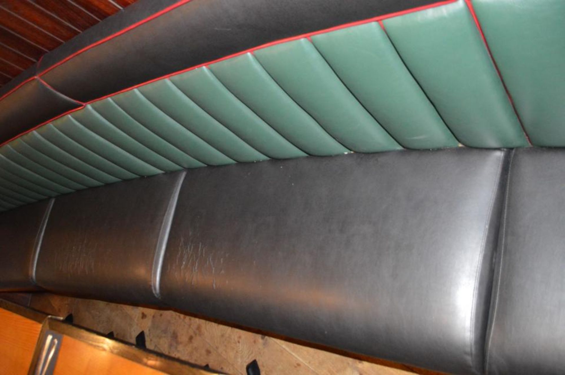 1 x Long Banquet Seating Bench - Features a Leather Upholstery With Green Backrests, Black Seat - Image 7 of 7