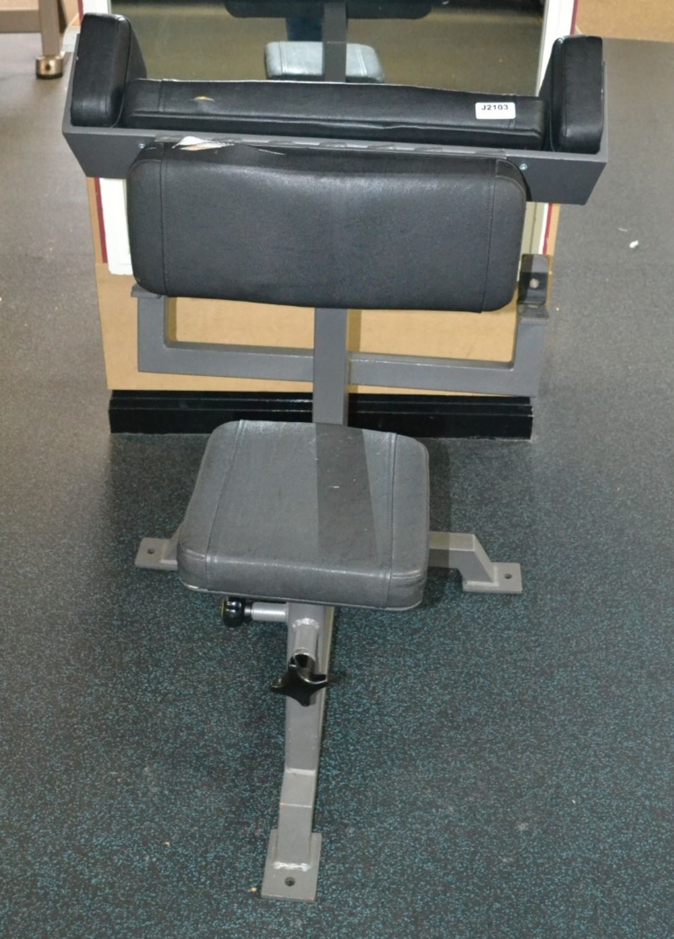 1 x Bicep Curls Gym Bench - Dimensions: H110 x W70 x L100cm - Ref: J2103/GFG - CL356 - Location: - Image 2 of 3