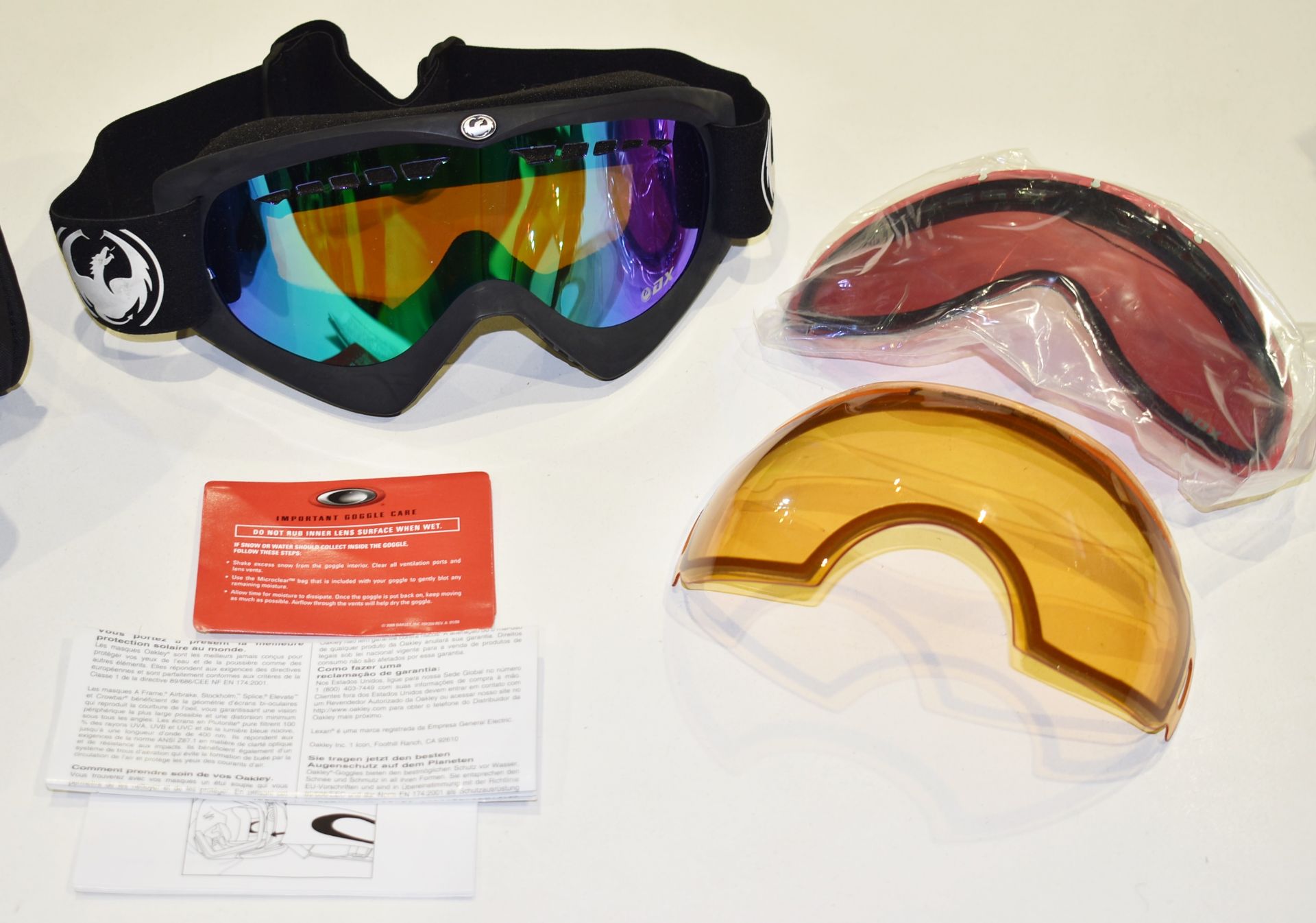1 x Pair of Oakely Snow Goggles With Interchangeable Lenses and Carry Case - CL431 - Ref CB142 -