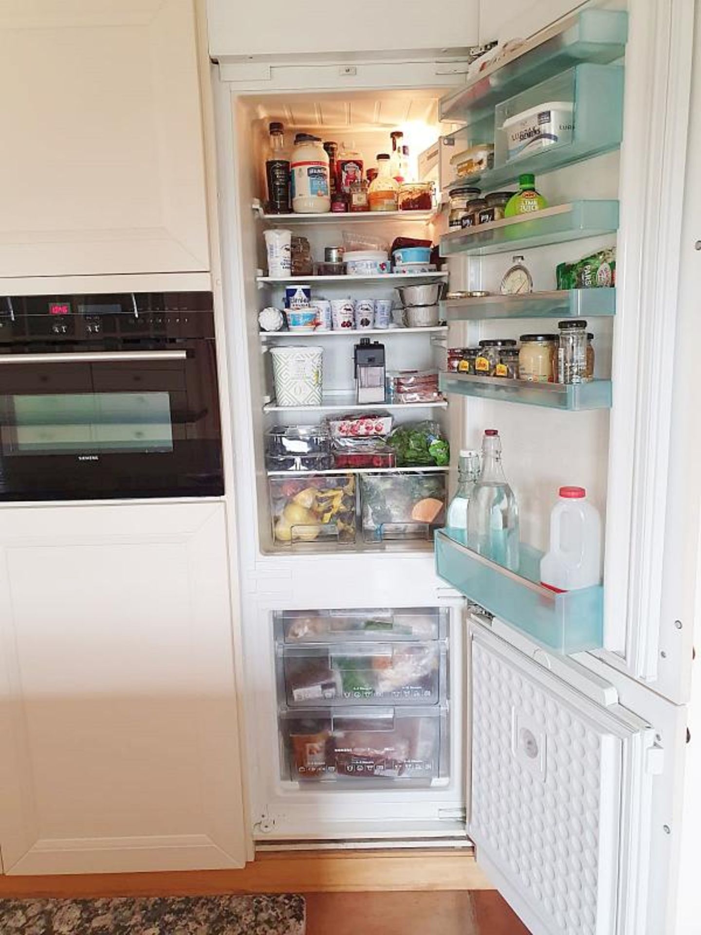 1 x Beautiful Bespoke Shaker-Style Kitchen In Cream With Central Island, Siemens Appliances And Gran - Image 9 of 30