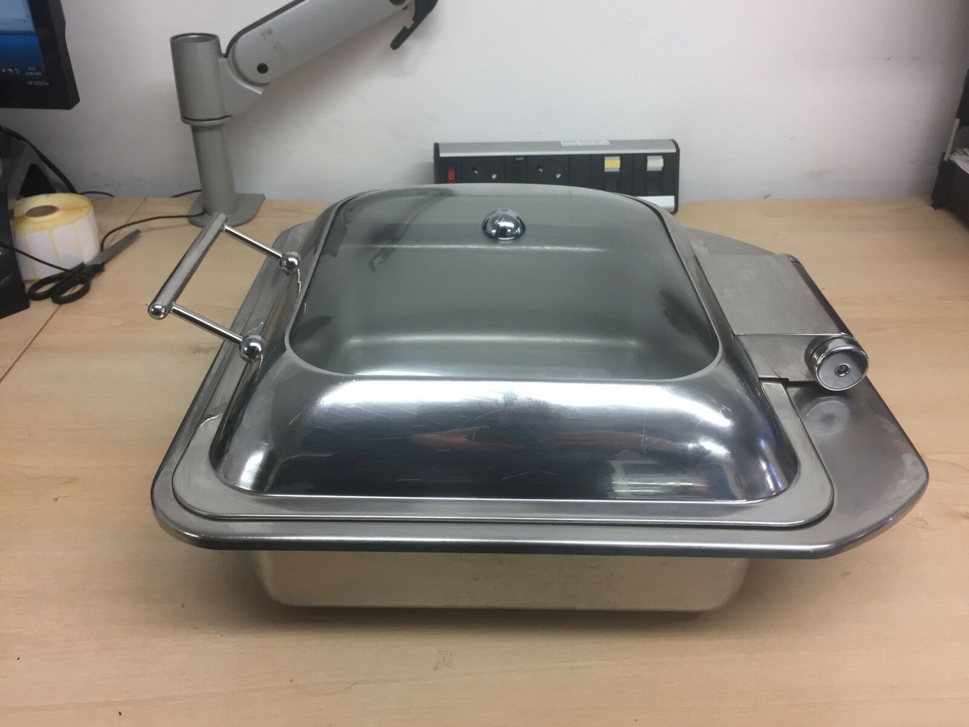 1 x Lacor Luxe GN 2/3 Chafing Dish - Stainless Steel Silver Finish - 41 x 43 x 20 cm - 5.5 - Image 2 of 5