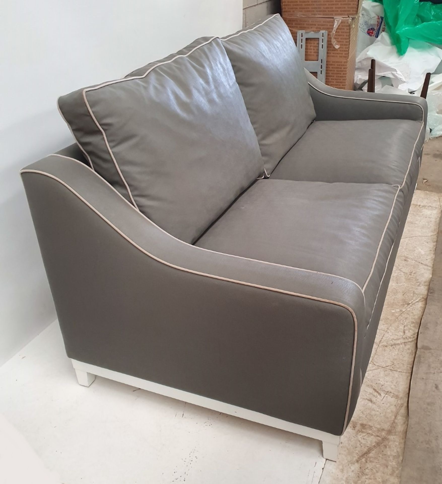 1 x Contemporary 2-Seater Grey Leather Sofa - CL380 - Ref: H581 - Location: Altrincham WA14 - NO VAT - Image 2 of 14