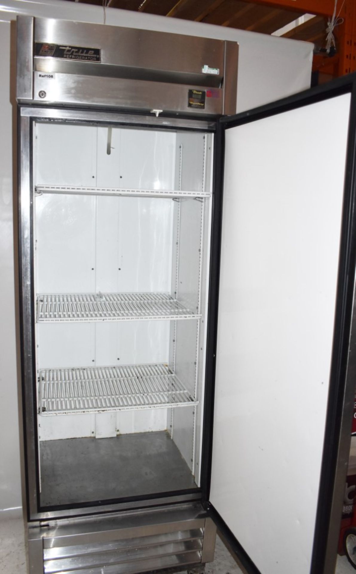 1 x True T-19E Upright Single Solid Door Fridge - Stainless Steel and Aluminium Finish - 230v - H200 - Image 5 of 7