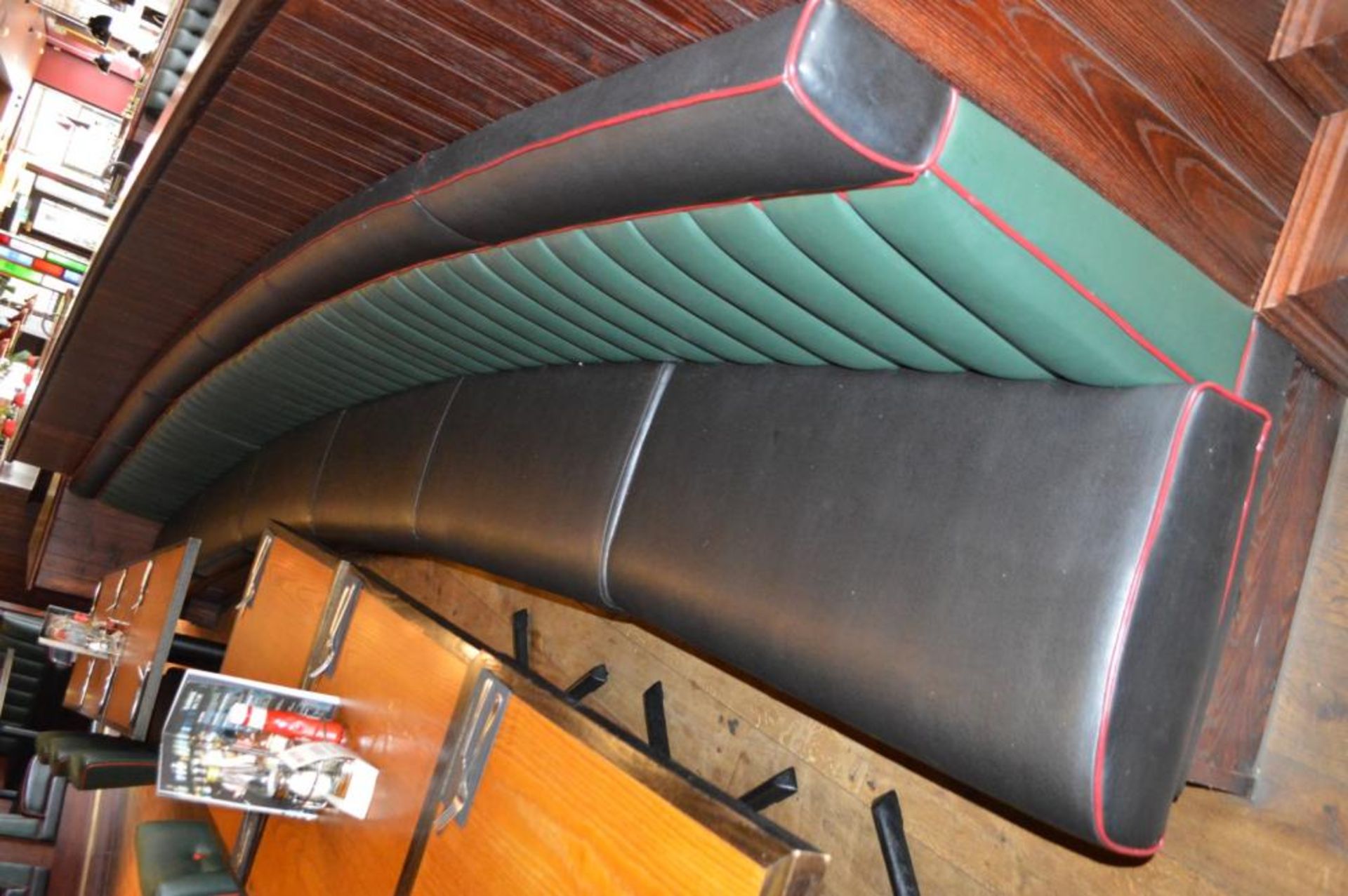 1 x Long Banquet Seating Bench - Features a Leather Upholstery With Green Backrests, Black Seat - Image 4 of 7